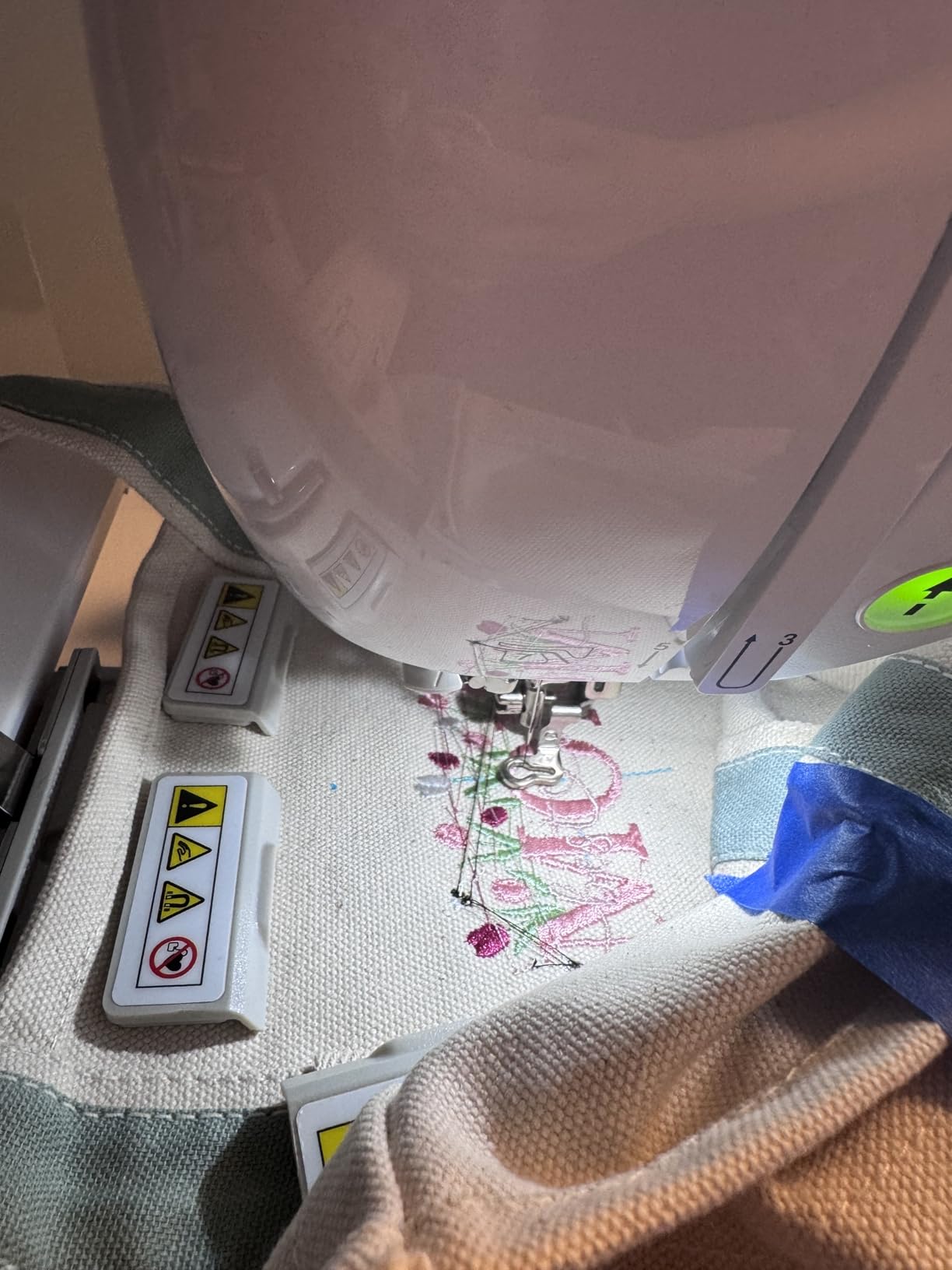 Brother SE2000 Computerized Sewing and Embroidery Machine, 193 Built-in + 50 Downloadable Embroidery Designs, 241 Built-in Stitches, 5 x 7 Hoop Area customer photo 1