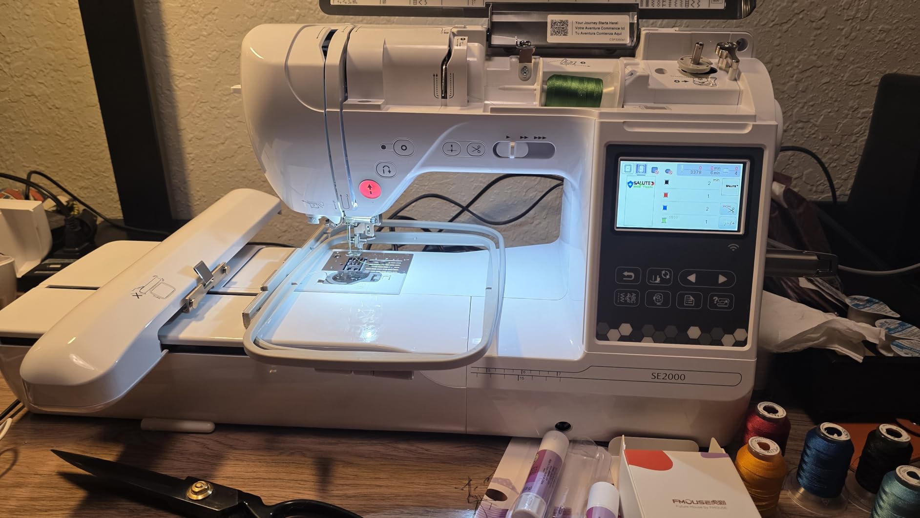 Brother SE2000 Computerized Sewing and Embroidery Machine, 193 Built-in + 50 Downloadable Embroidery Designs, 241 Built-in Stitches, 5 x 7 Hoop Area customer photo 2