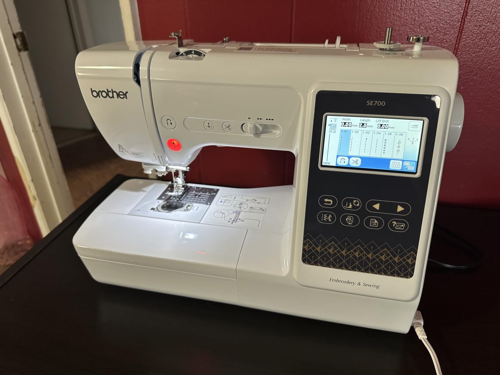 Brother SE700 Sewing and Embroidery Machine, Wireless LAN Connected, 135 Built-in Designs, 103 Built-in Stitches, 4 x 4 Hoop Area, 3.7 Touchscreen Display customer photo 2