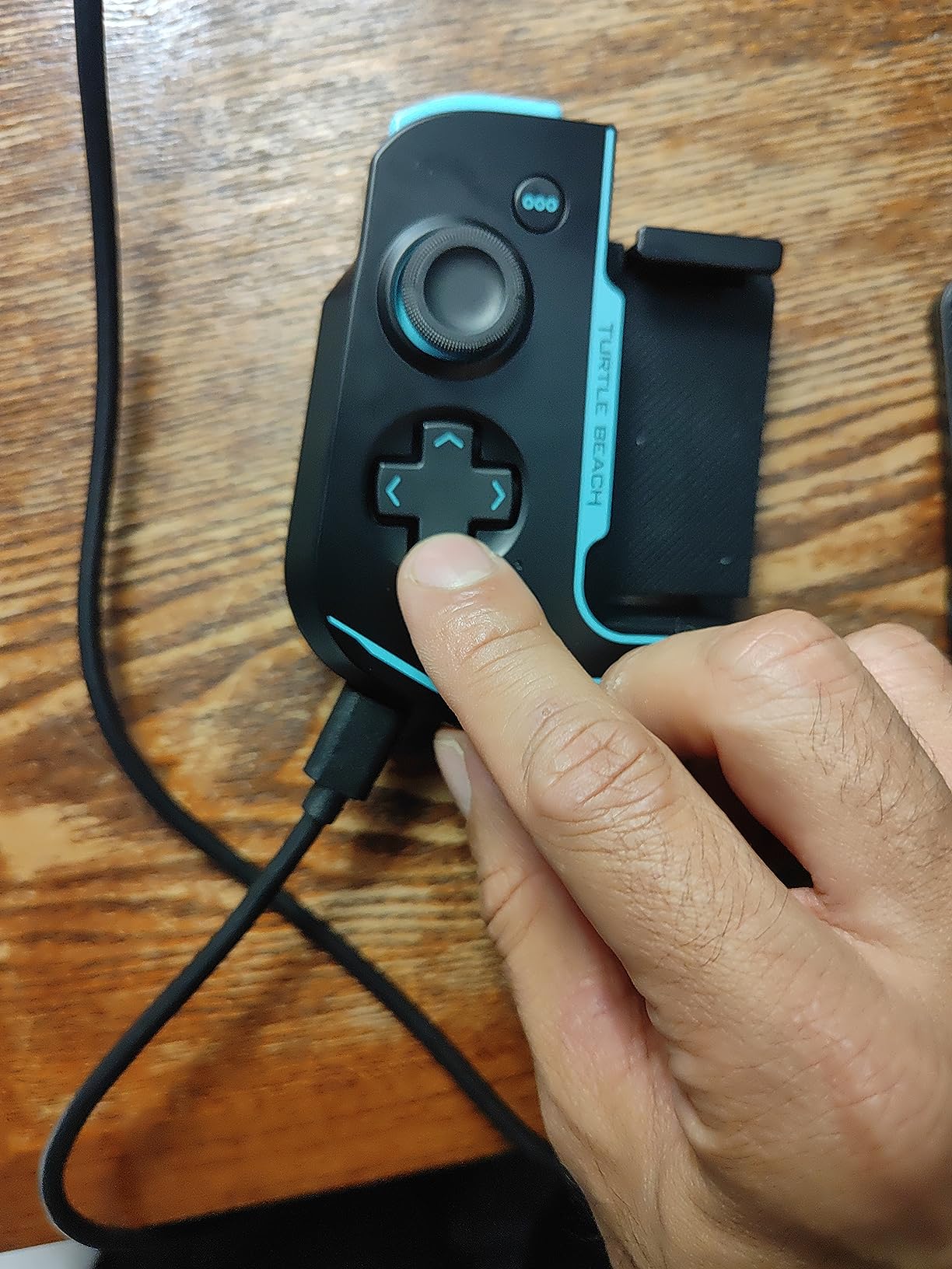 Turtle Beach Atom Mobile Game Controller with Bluetooth for Cloud Gaming on Android Mobile Devices with Compact Shape, Console Style Controls & Low Latency Bluetooth - Red customer photo 2