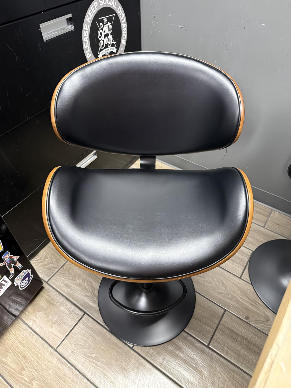 YaFiti Swivel Bar Stools Set of 2 for Kitchen Counter, Adjustable Bentwood Barstools, Modern PU Leather Upholstered Bar Chair with Back and Footrest, for Bar, Kitchen, Dining Room, Black customer photo 2