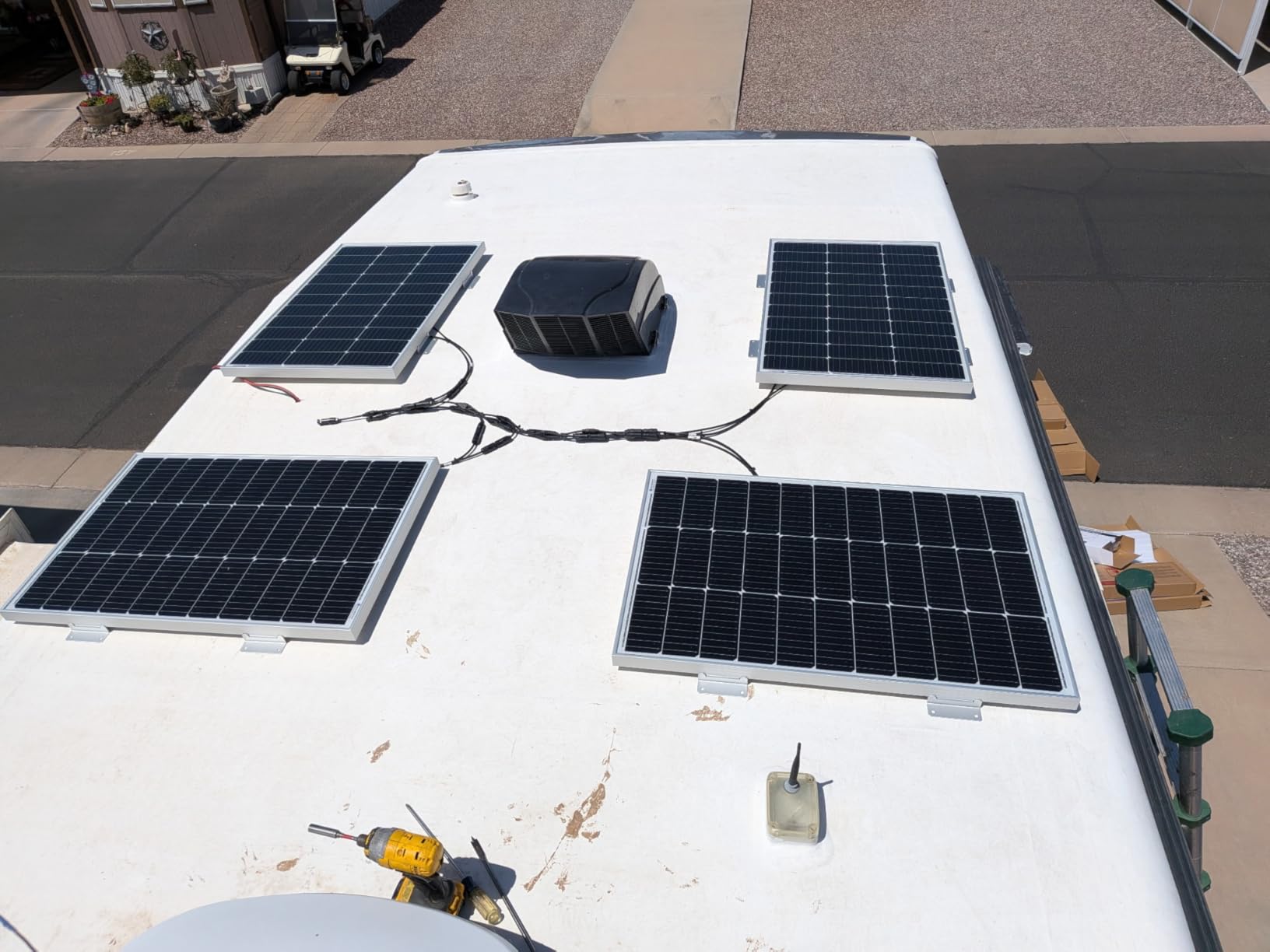 ECO-Worthy 1.6KWH Complete Solar Panel Kit 400W 12V for RV Off Grid: 4 * 100W Solar Panel + 40A MPPT Controller + 2 * 12V 100Ah Lithium Battery + Upgraded 2000W Power Inverter + Bluetooth Module customer photo 1