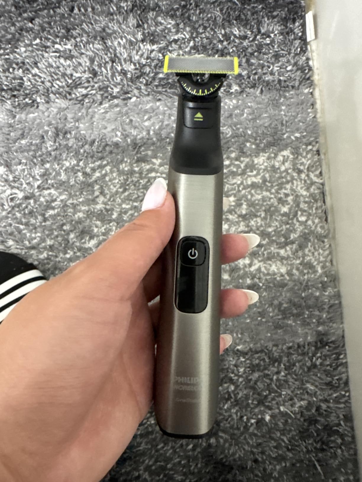 Philips Norelco One 360 Hybrid Face, Electric Beard Trimmer and Shaver, with 360 Technology, 1x 360 for Face, 5in1 Adjustable Comb, Model QP2724/90 customer photo 1