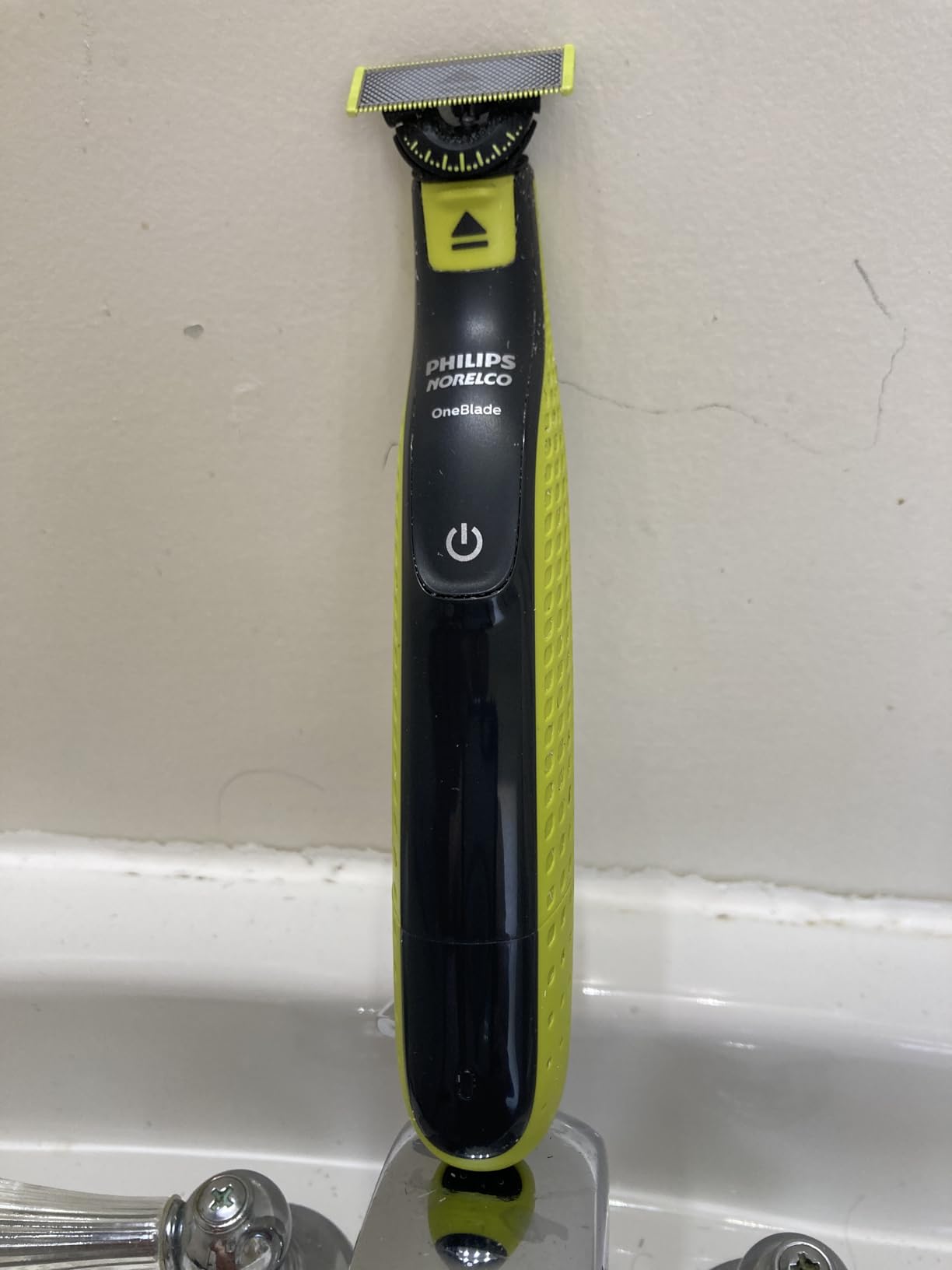 Philips Norelco One 360 Hybrid Face, Electric Beard Trimmer and Shaver, with 360 Technology, 1x 360 for Face, 5in1 Adjustable Comb, Model QP2724/90 customer photo 2