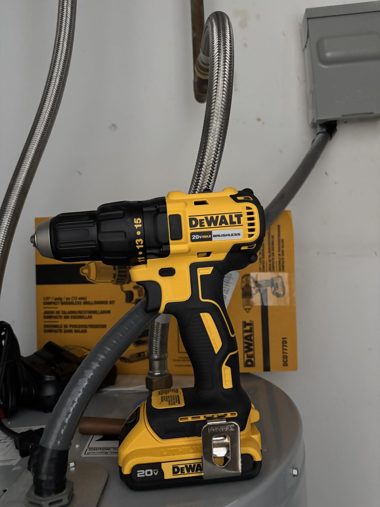 DEWALT 20V MAX Cordless Drill Driver Set, Brushless 1/2 In 2 Speed, 2.0 Ah Battery and Charger Included, LED Light (DCD777D1) customer photo 2