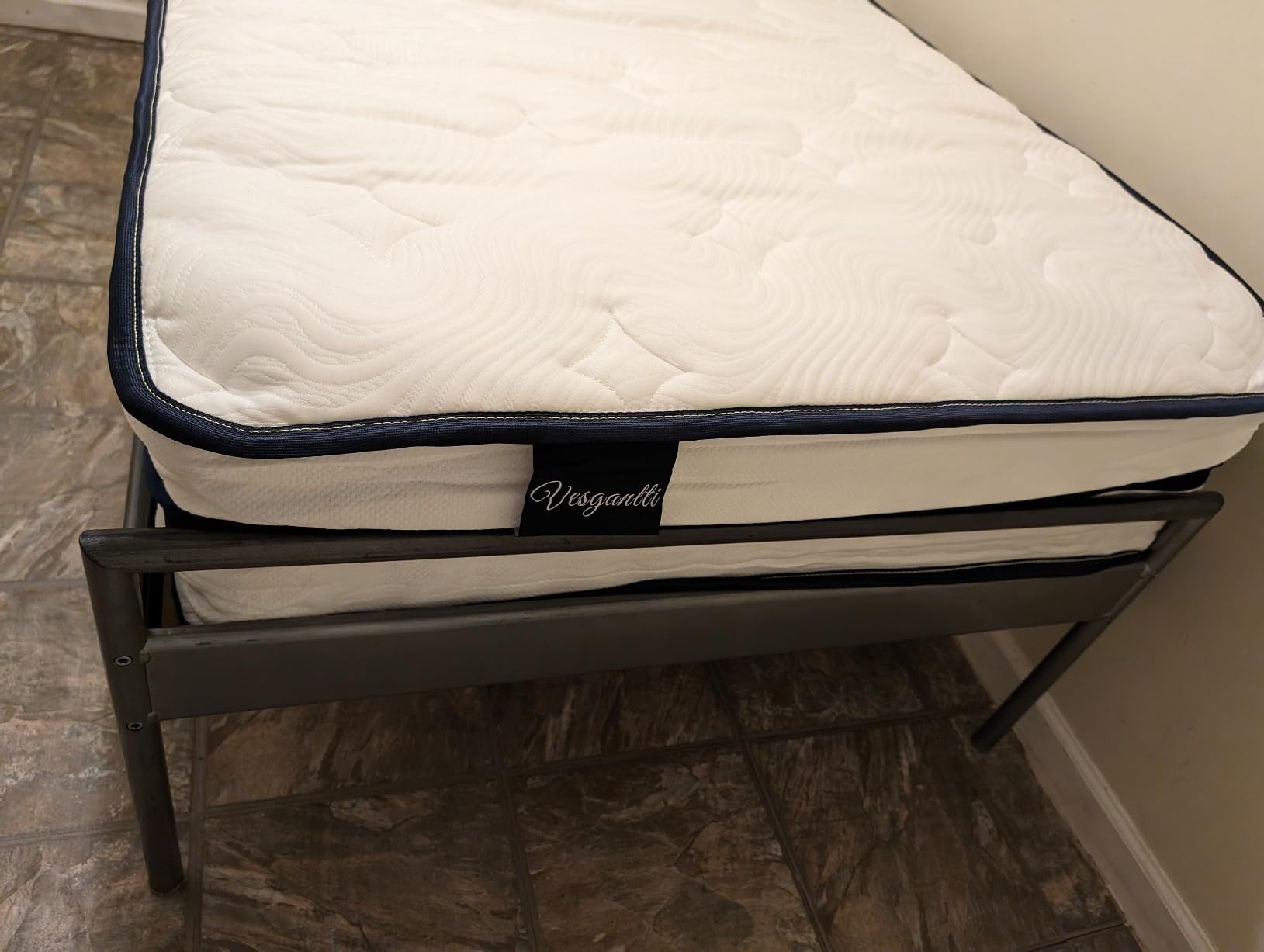 Vesgantti Queen Mattress, 12 Inch Hybrid Innerspring Mattress in a Box with Memory Foam, Back Support & Pressure Relief, Medium Firm Feel for Adults (Queen Size) customer photo 1