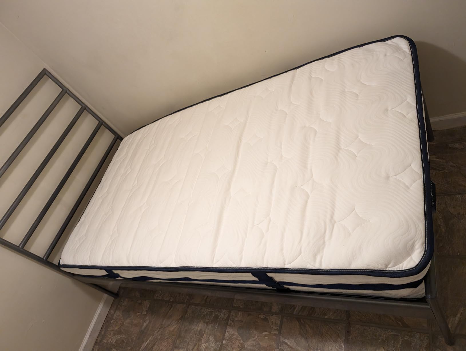Vesgantti Queen Mattress, 12 Inch Hybrid Innerspring Mattress in a Box with Memory Foam, Back Support & Pressure Relief, Medium Firm Feel for Adults (Queen Size) customer photo 2
