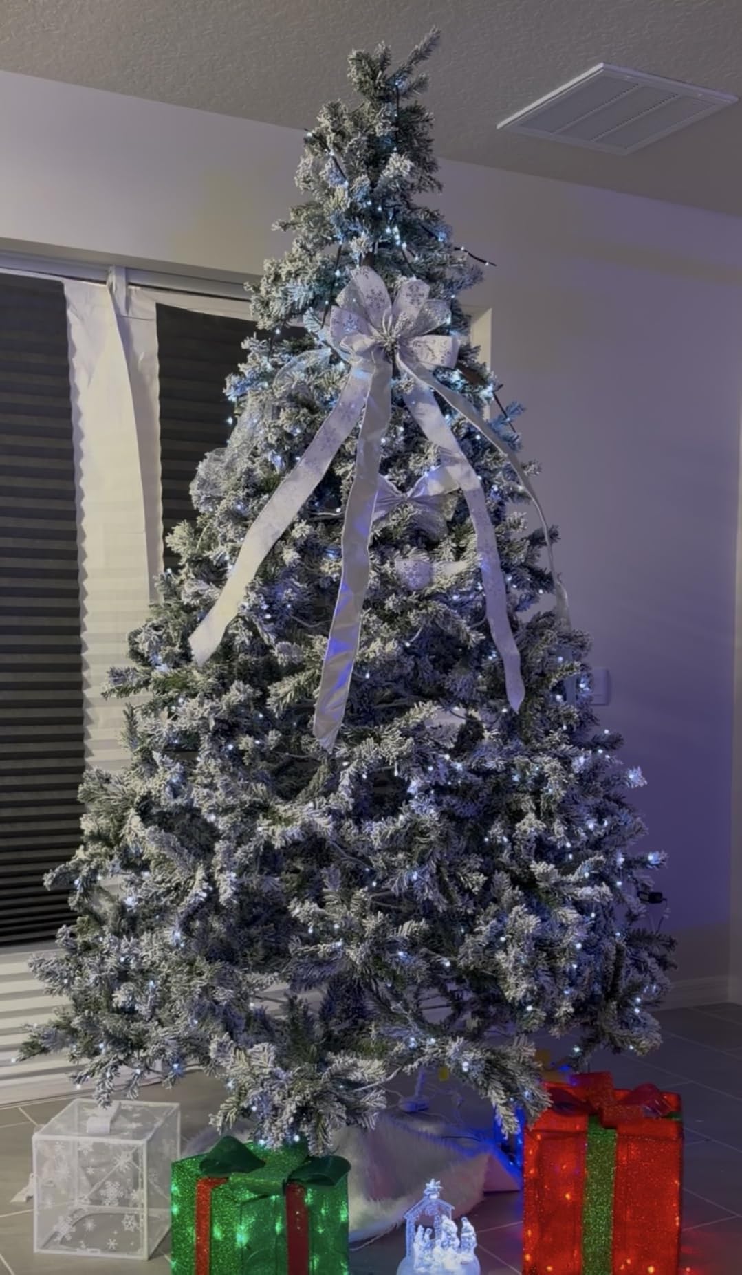 HikooLSS Christmas Tree Storage Bag 12 Ft Tall Tree Container/Holder Heavy Duty Oxford Dual Mesh Pockets, Moistureproof, Extra Large Christmas Tree Box for Big Xmas Tree Wide Opening Red(65X23X27in) customer photo 1