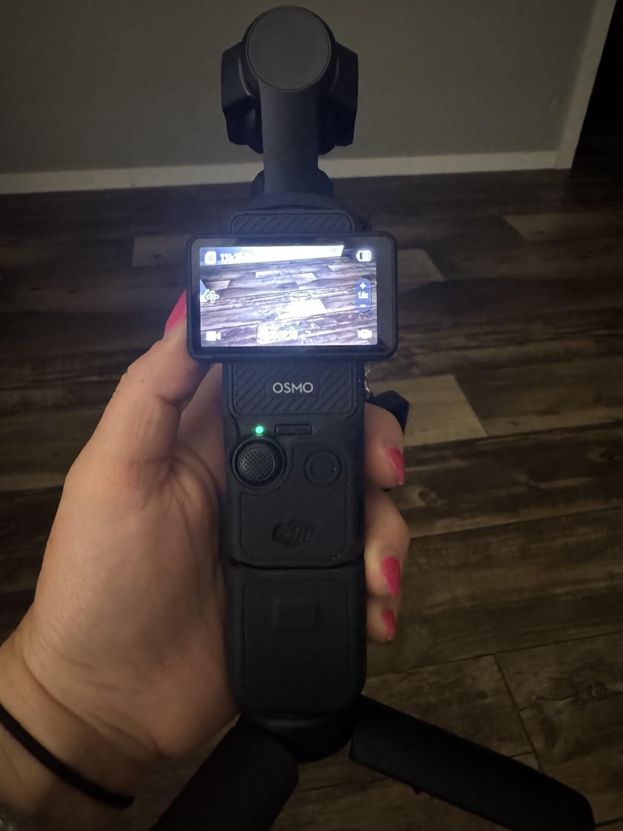 DJI Osmo Pocket 3, Vlogging Cameras with 1'' CMOS & 4K/120fps Vlog Camera, 3-Axis Stabilization, Fast Focusing, Face/Object Tracking, Digital Vlogging Camera for YouTube customer photo 2