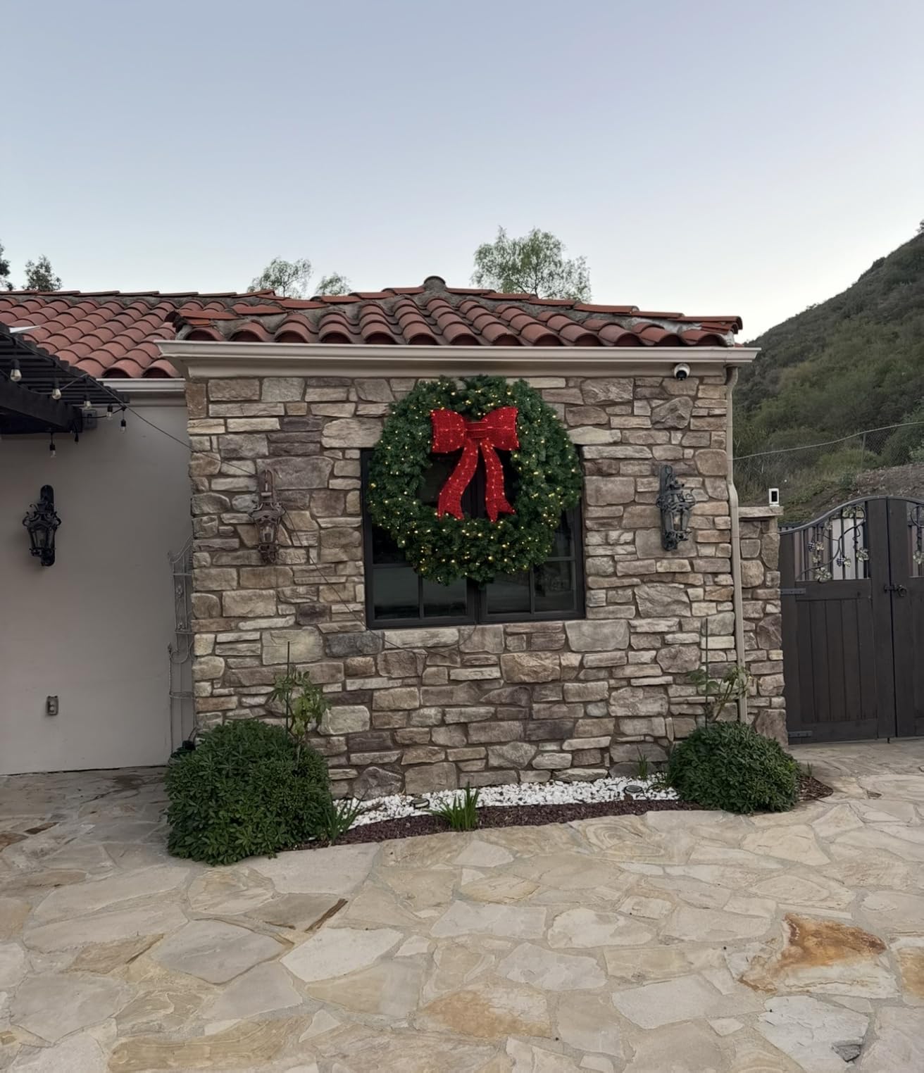 Best Choice Products 48in Large Artificial Pre-Lit Fir Christmas Wreath Holiday Accent Decoration for Door, Mantel w/Red Lighted Bow, 250 LED Lights, 714 PVC Tips, Power Plug-in customer photo 2