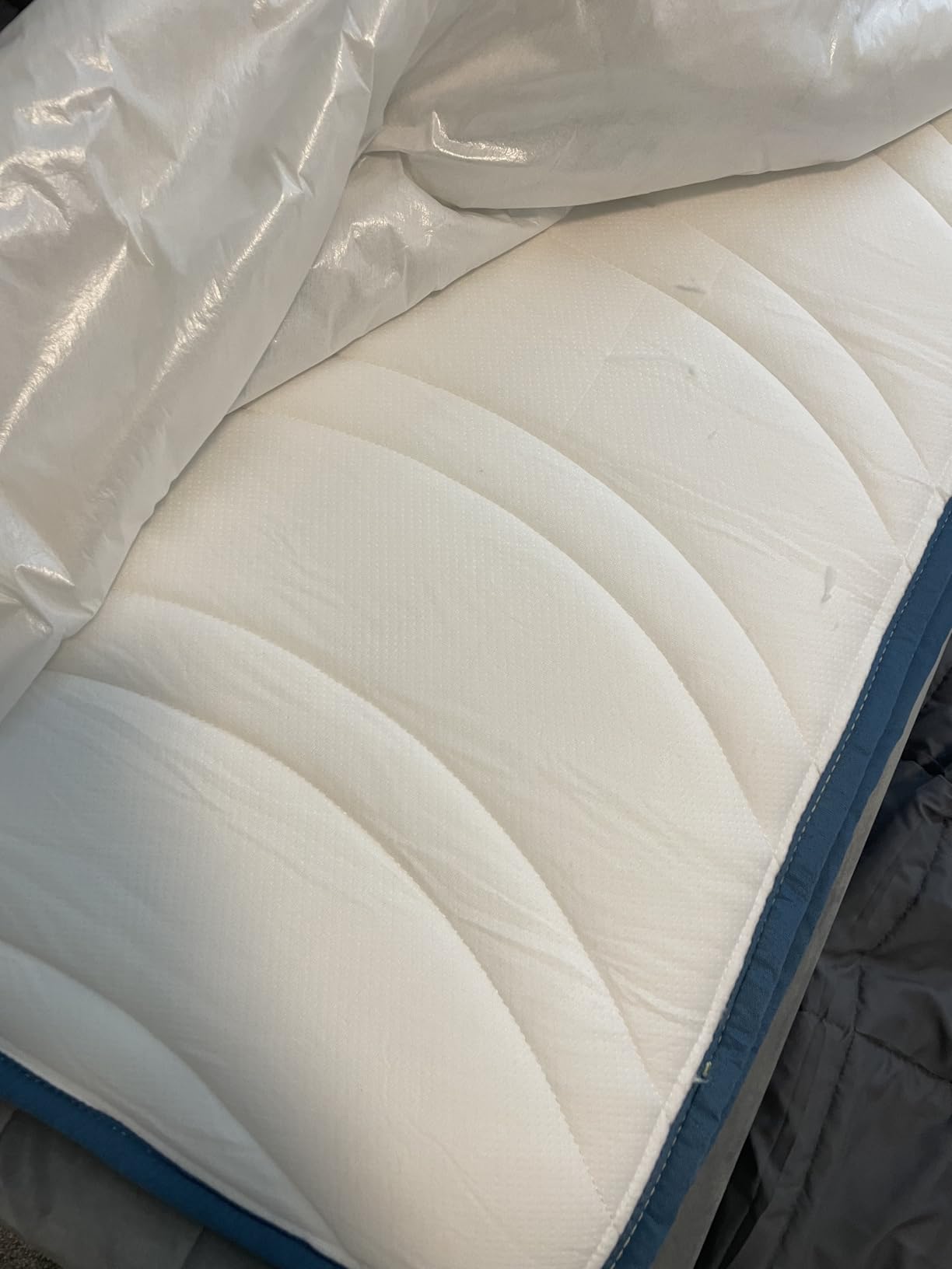 ZINUS 8 Inch Spring Sensation Hybrid Mattress [New Version], Medium Firm Feel, Fiberglass Free, Youth and Guest Bedroom, Mattress in A Box, Twin customer photo 1