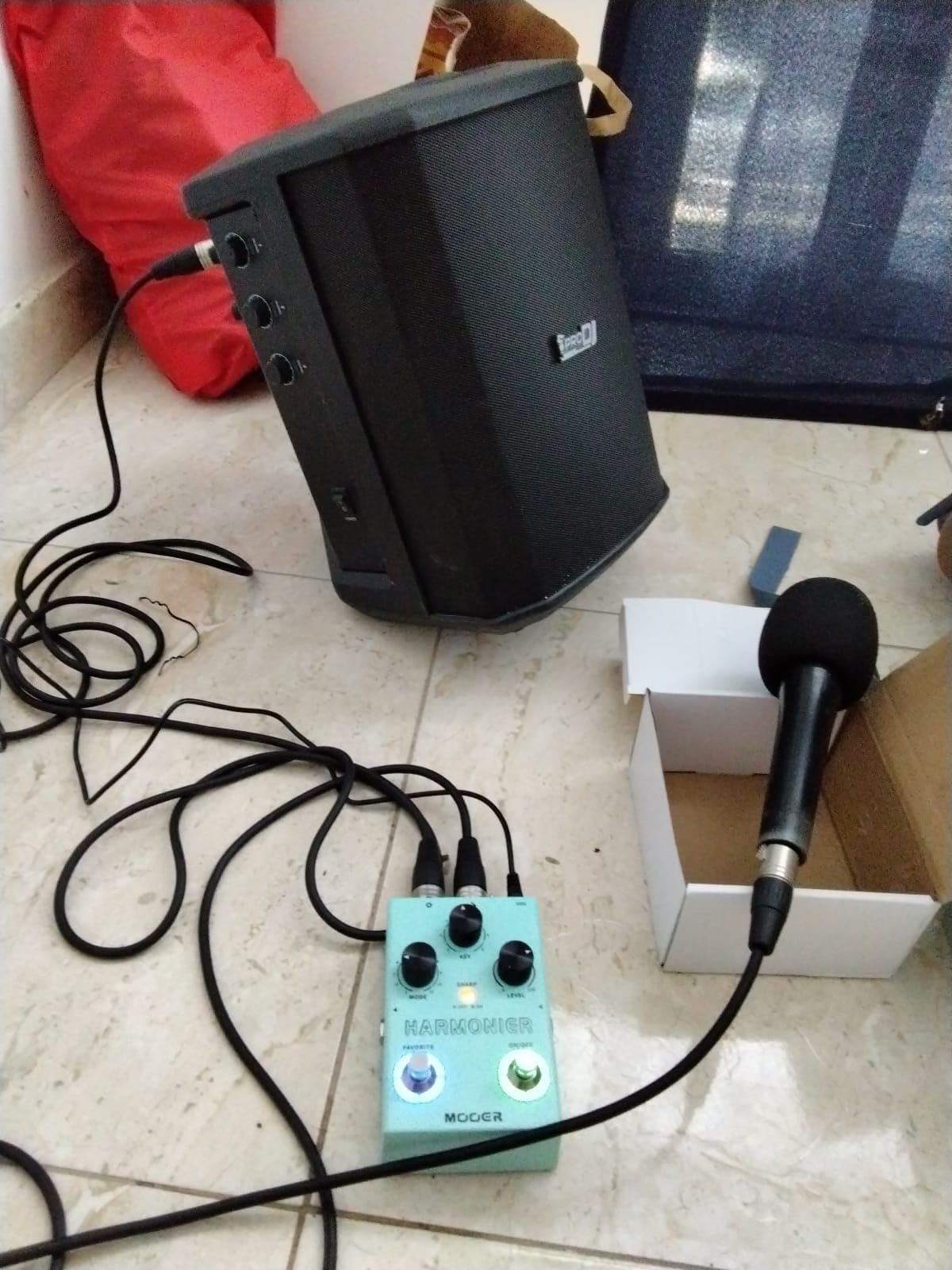 MOOER Harmonier Vocal Effects Processor Guitar Voice Pedal Vocal Stompbox Microphone Amplifier for Live Singing Streaming Recording (MVP2) customer photo 2