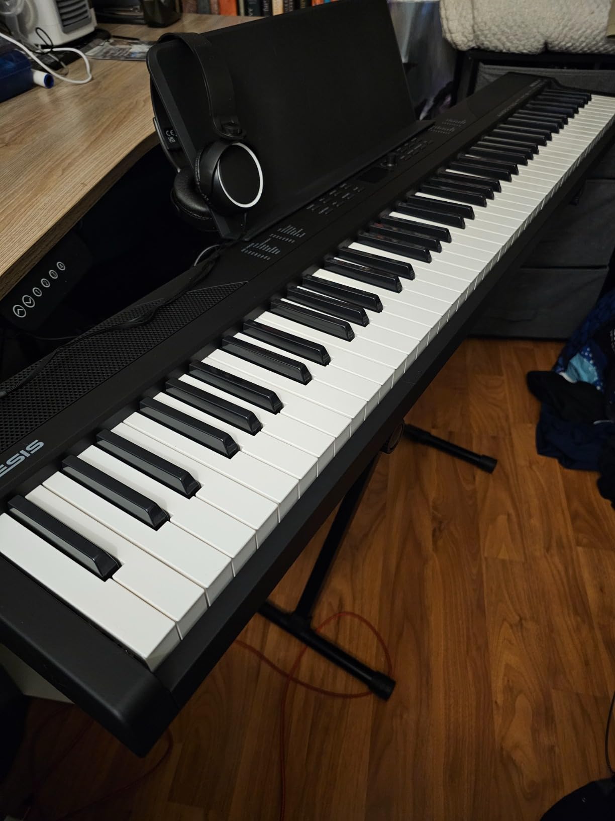 Alesis 88 Key Keyboard Piano with 480 Sounds, Speakers, USB MIDI, Carry-Bag, Stand, Headphones, Pedal and Piano Lessons for Beginners customer photo 7