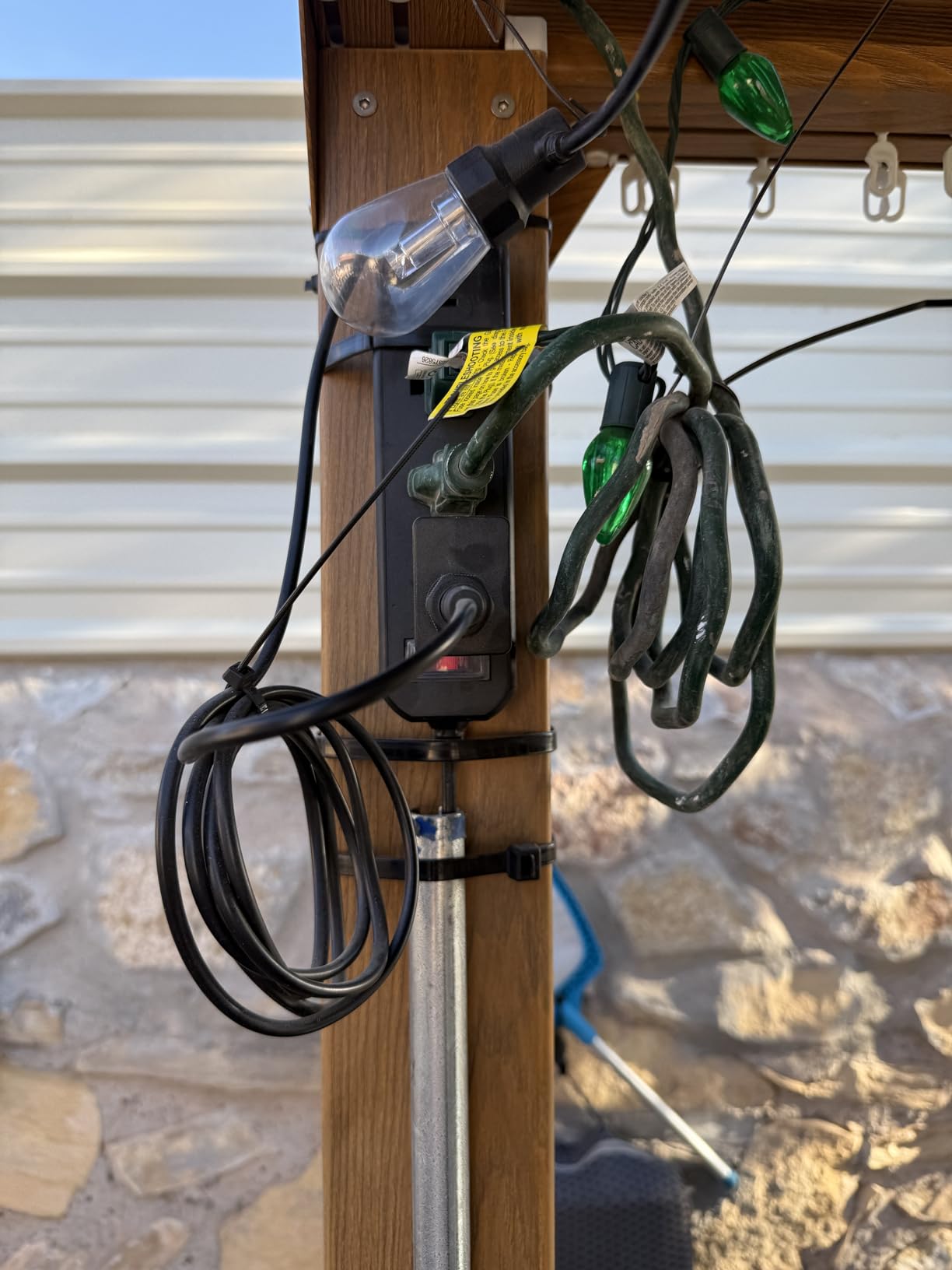 Outdoor Power Strip Weatherproof, 50 FT Extension Cord, Diivoo Waterproof Surge Protector with 4 Outlets, 1250W Shockproof Overload Protection, Flat Plug, Wall Mountable for Patio Christmas Lights customer photo 1
