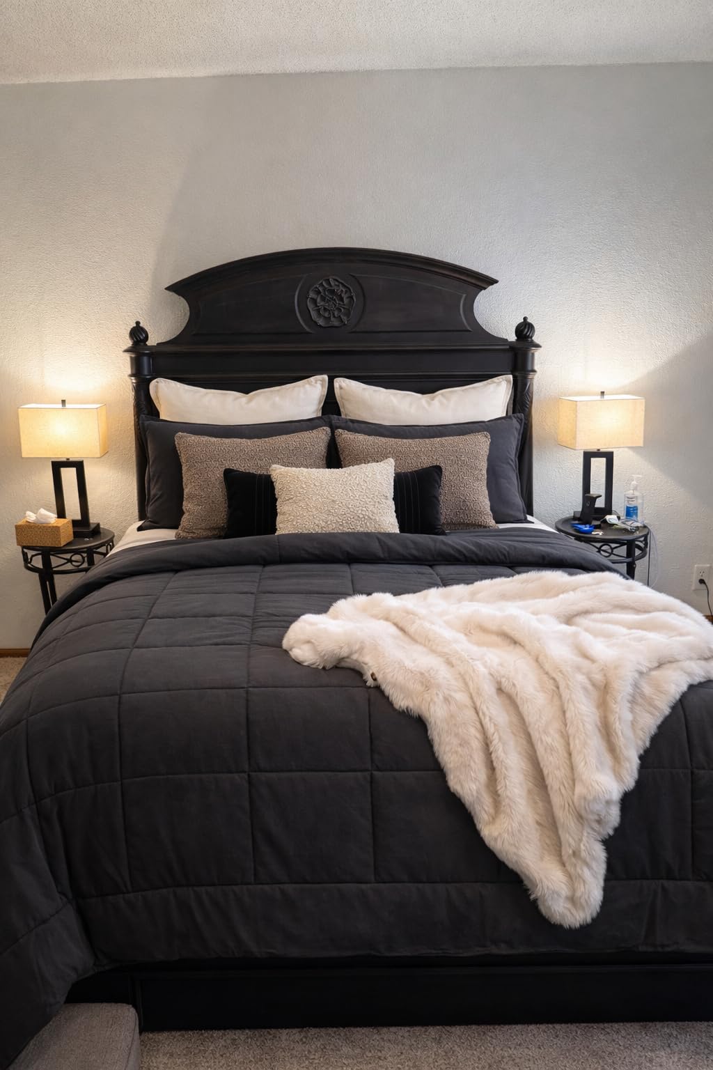 UGG Leonora Comforter Set with 2 Pillow Shams Lightweight Down Alternative Blanket Reversible Cozy Warm All Season Washable and Hypoallergenic Bedding Set, Full/Queen, Charcoal Grey customer photo 1