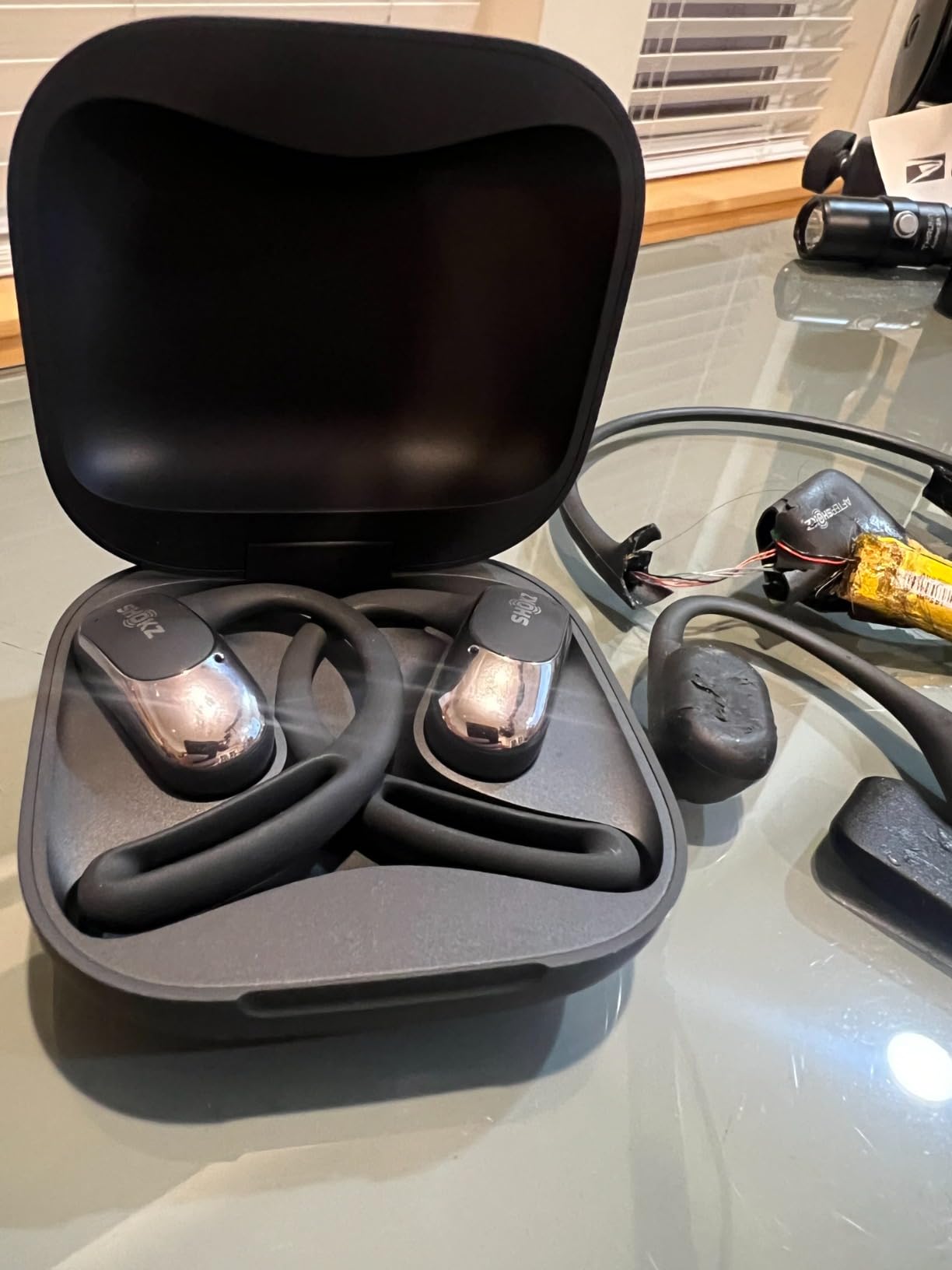 SHOKZ OpenFit Air - Open-Ear Headphones, True Wireless Earbuds, Water Resistant, Secure Earhooks for Daily Use, Black customer photo 1