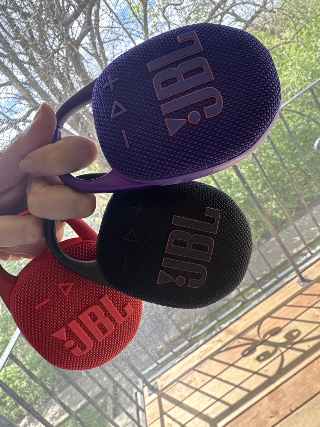 JBL Clip 5 - Ultra-Portable, Waterproof & Dustproof Bluetooth Speaker, Big JBL Pro Sound with Punchy bass, Integrated Carabiner, Up to 12 Hours of Play, Made in Part with Recycled Materials (Black) customer photo 2