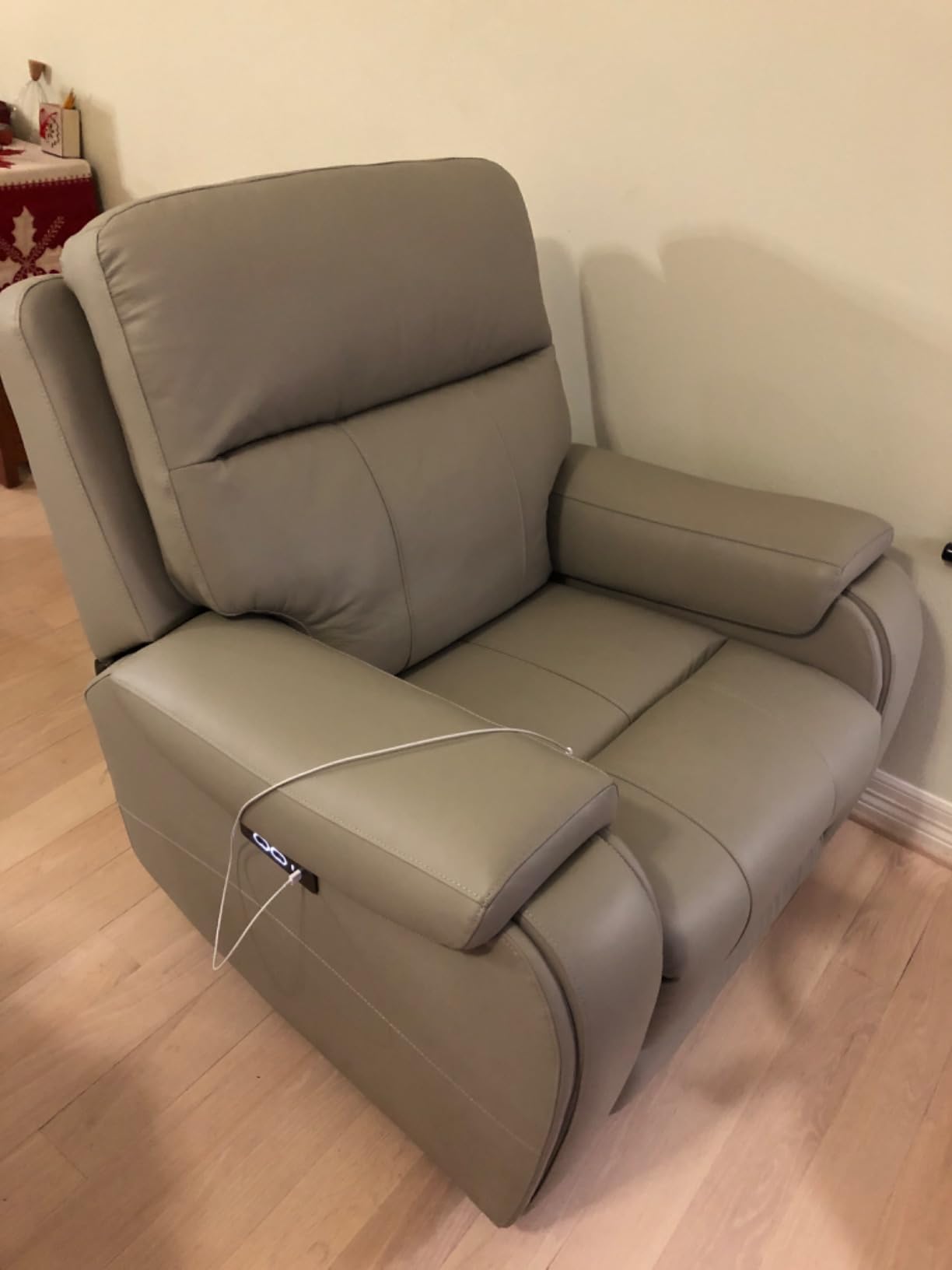 CHITA Large Power Zero Gravity Recliner Chair, Genuine Leather Recliner Chair for Adults with Adjustable Power Headrest and Hidden Slide-Out Cupholders, USB and Type-C Ports, Creamy Grey customer photo 1