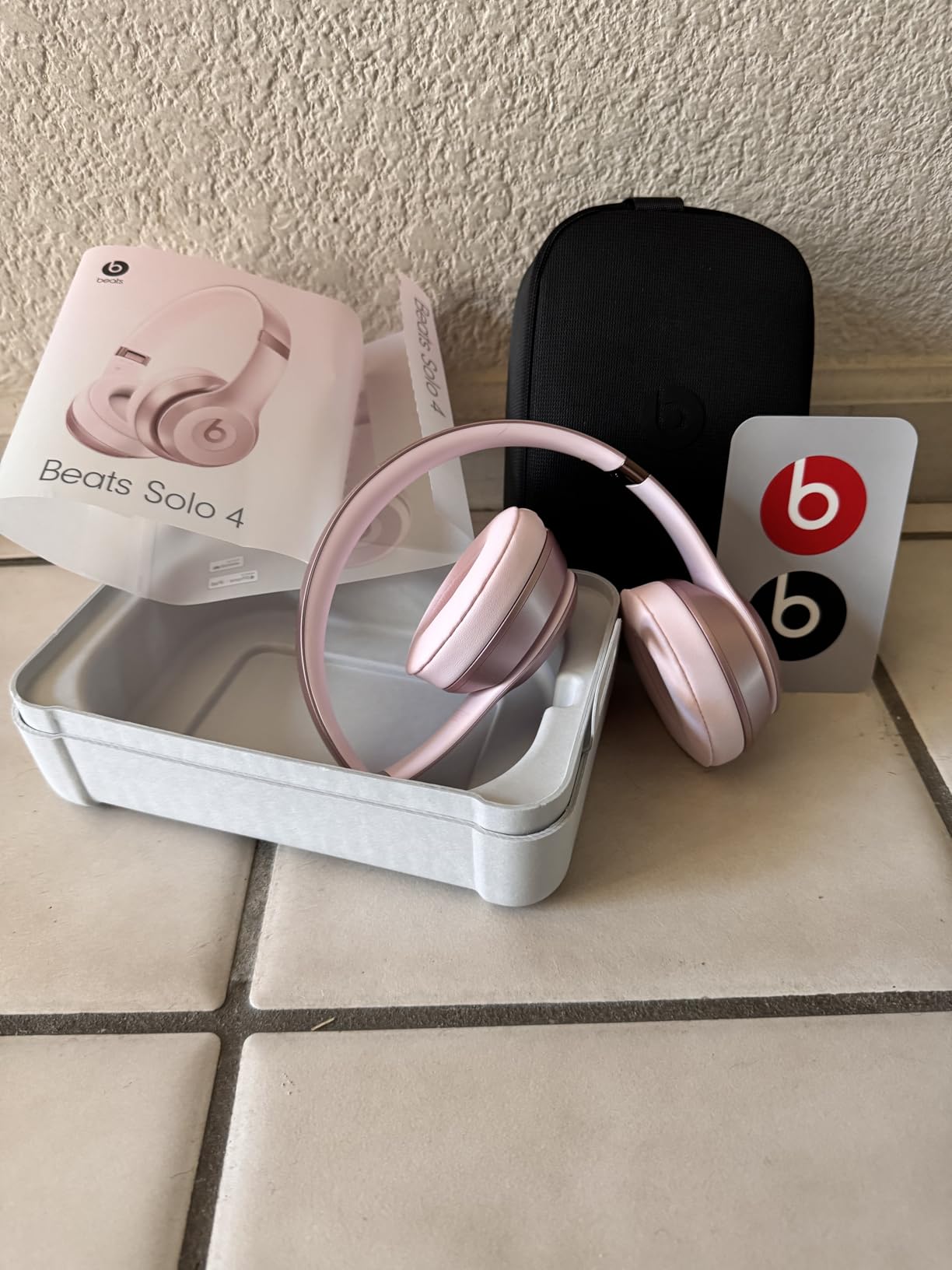 Beats Solo 4 - Wireless On-Ear Bluetooth Headphones, Up to 50-Hour Battery Life, Ultra-Lightweight Comfort, Powerful and Balanced Sound, Apple & Android Compatible - Matte Black customer photo 1