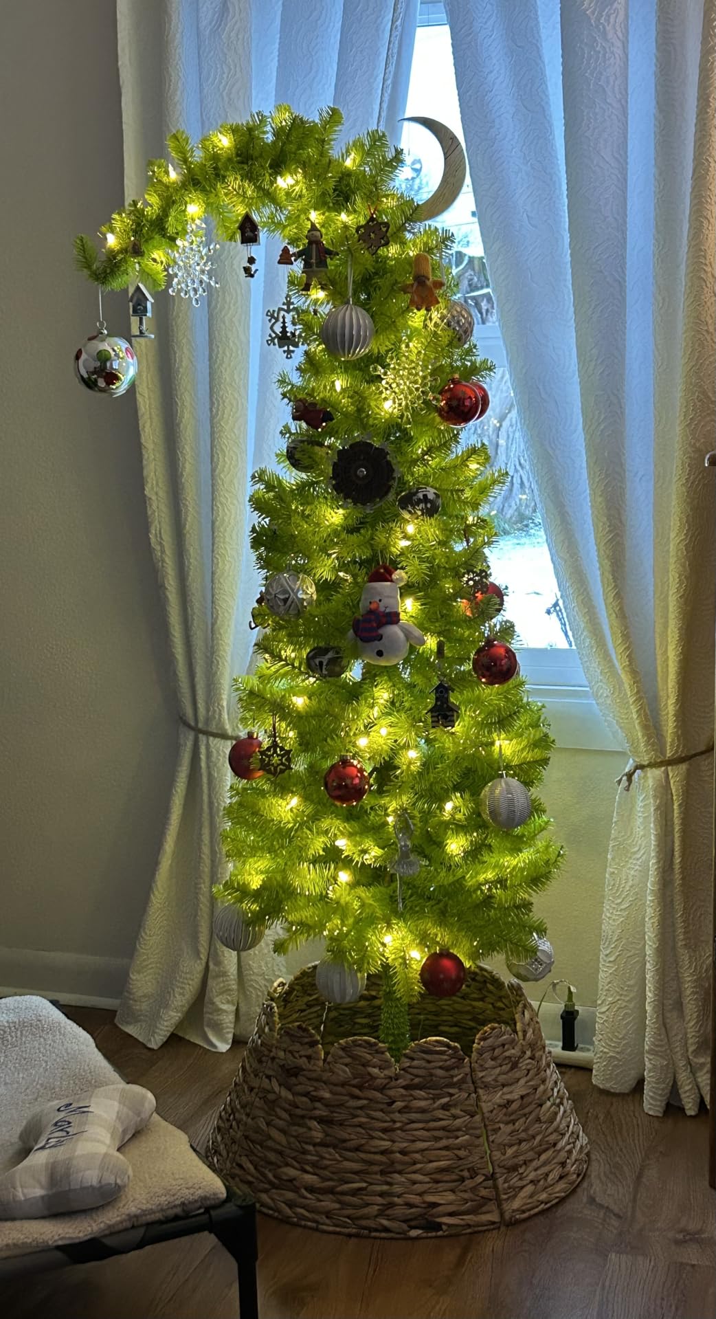 Holiday Cheer Heavy Duty Artificial Christmas Tree Storage Bag Fits Up to 9ft Tall, Waterproof with Durable Handles & Zipper customer photo 1