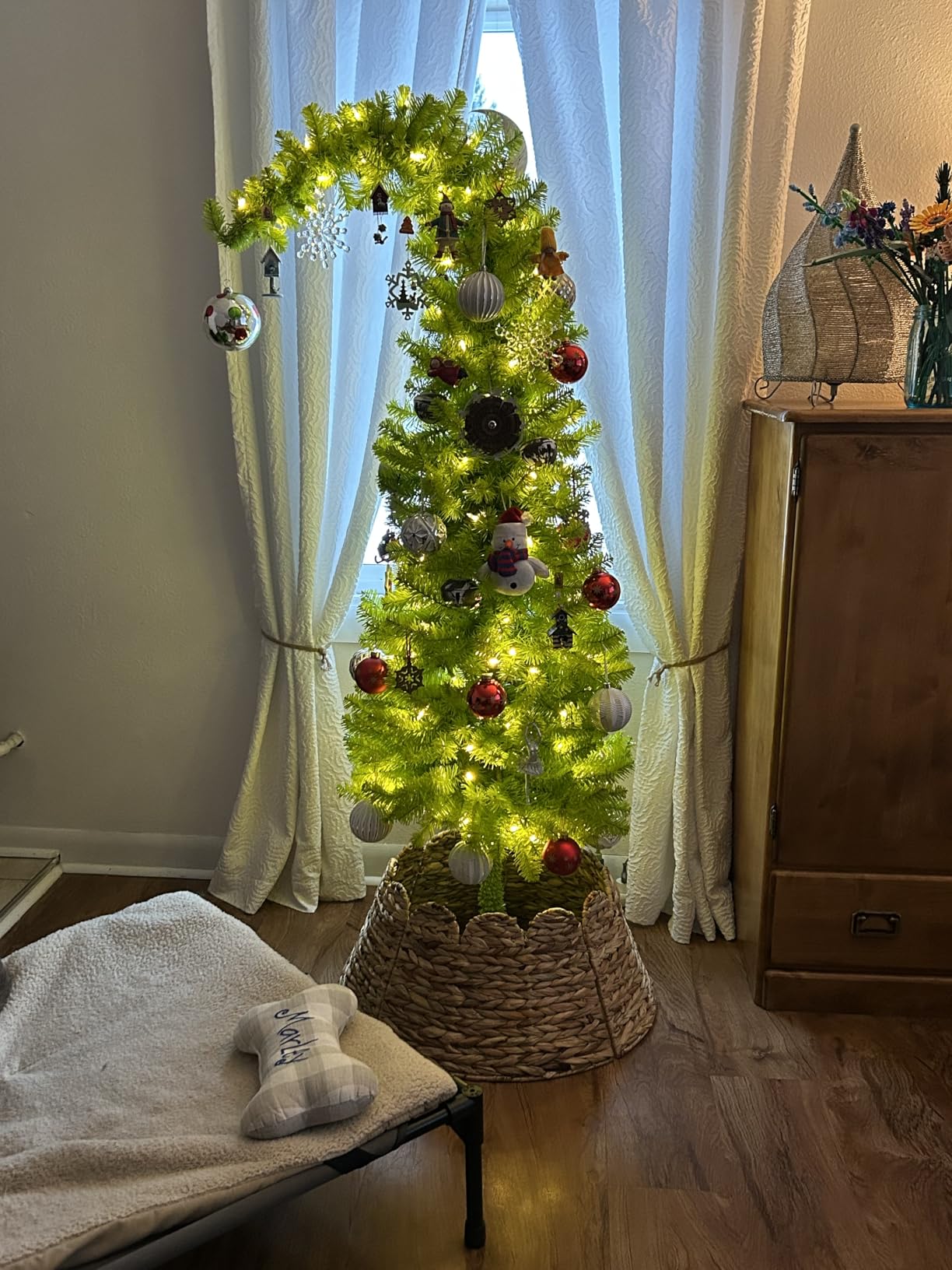 Holiday Cheer Heavy Duty Artificial Christmas Tree Storage Bag Fits Up to 9ft Tall, Waterproof with Durable Handles & Zipper customer photo 2