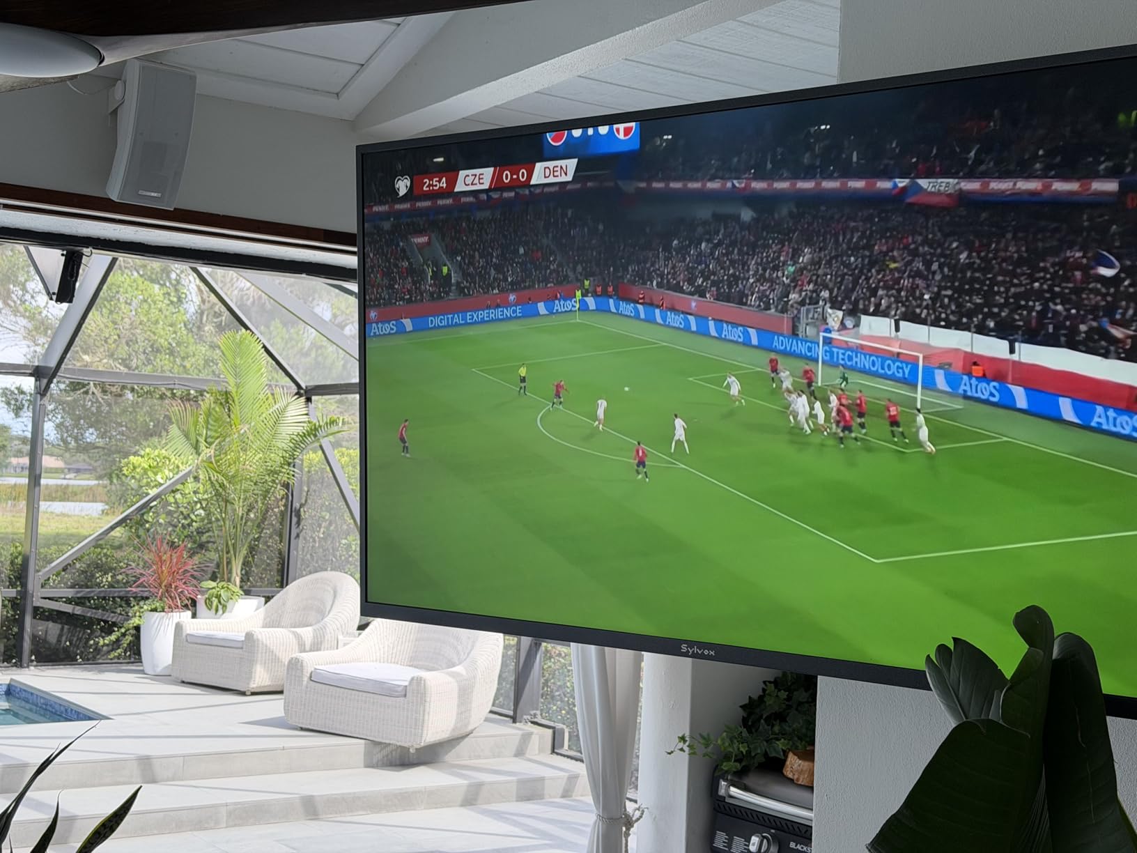 SYLVOX Outdoor TV, 55 inch Waterproof Smart Outdoor TVs, 4K, HDR 10, Weatherproof,1000nits, Voice Assistant Remote, for Partial Sun Area(Deck Pro 3.0, Latest Model) customer photo 2