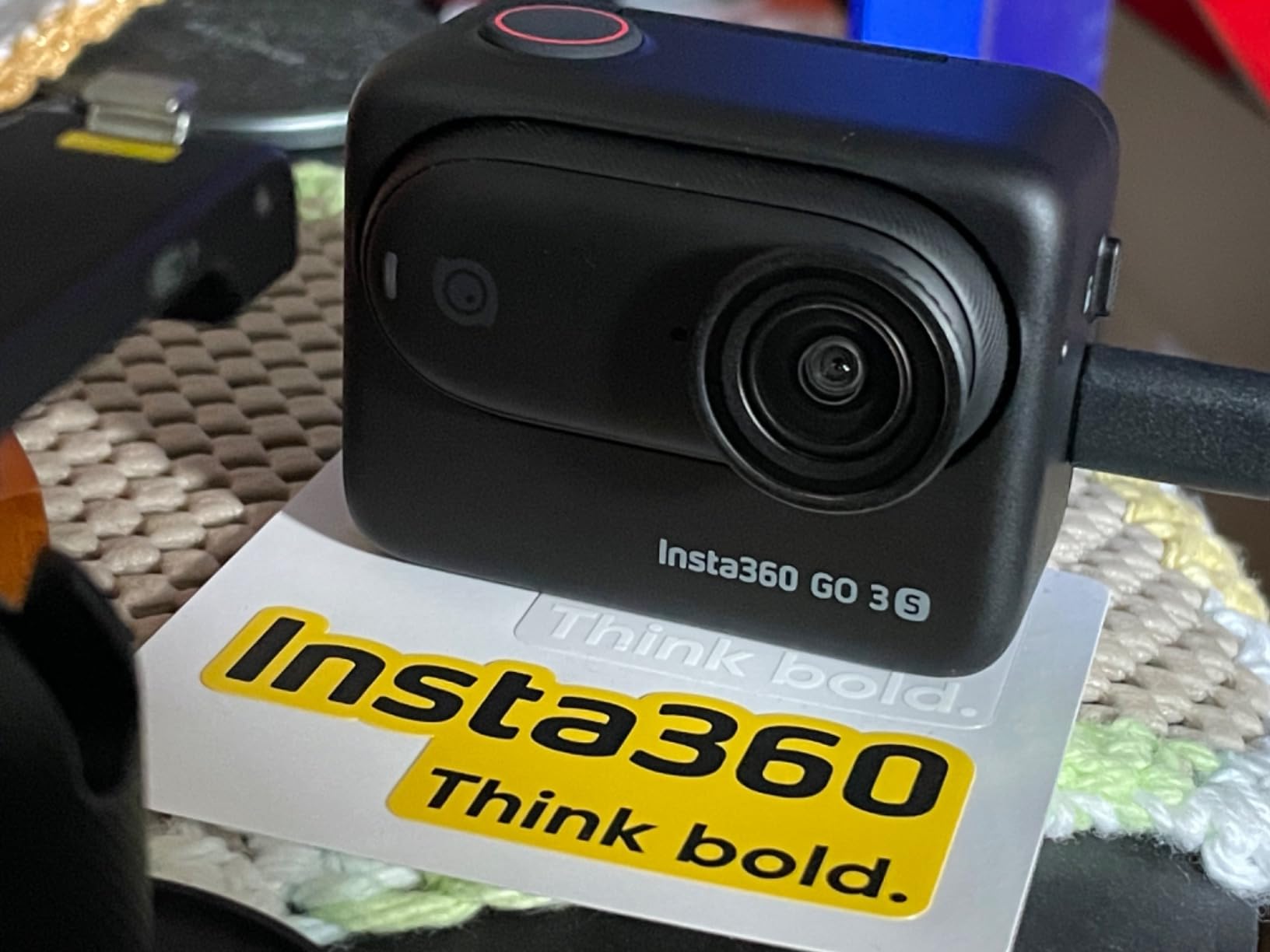 Insta360 GO 3S - 128 GB White 4K Tiny Portable Vlogging Camera, Hands-Free POVs, Mount Anywhere, Stabilization, 140 Min Battery Life, 10m Waterproof, Apple Find My, Pet POV customer photo 2