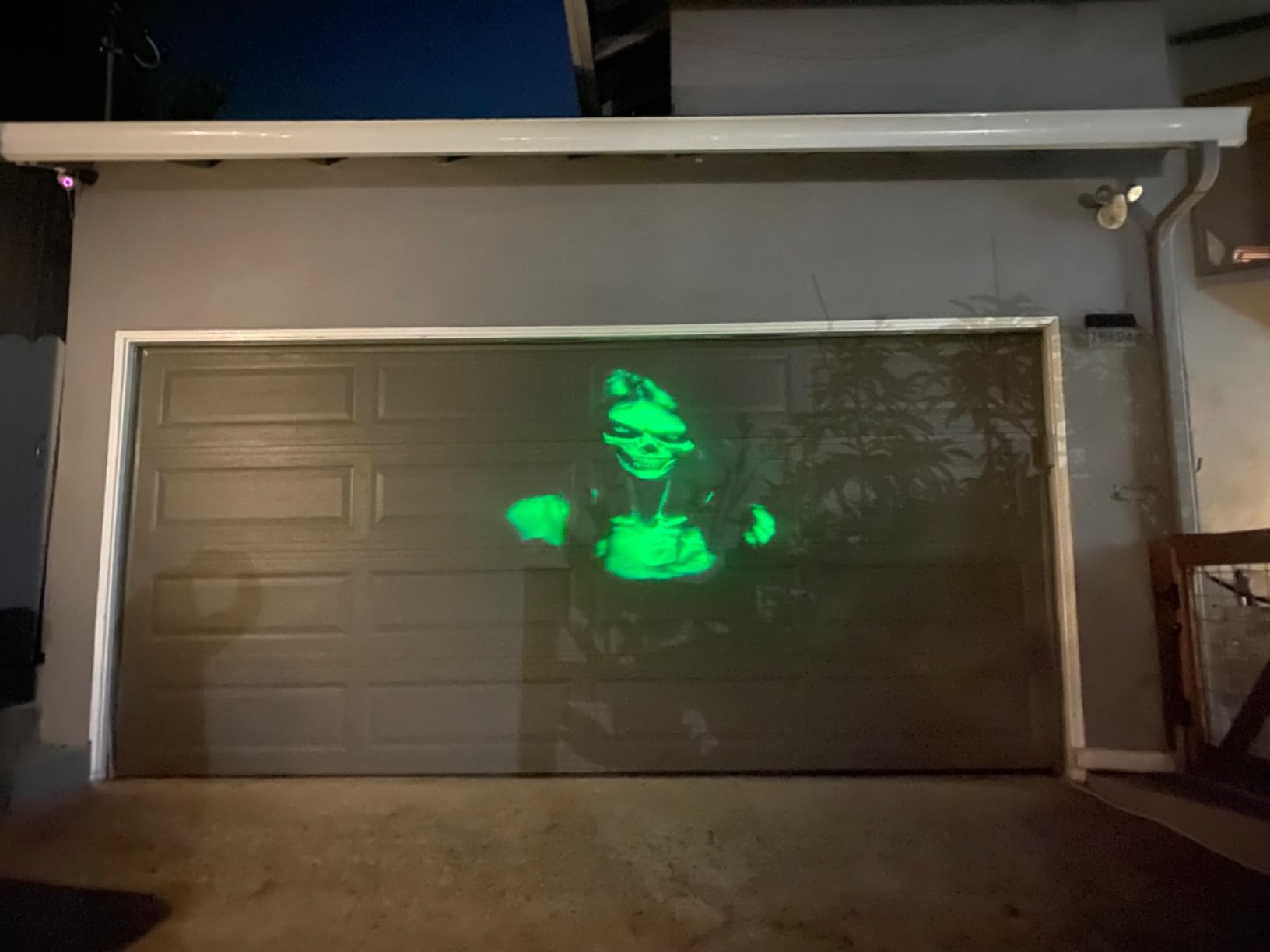 Halloween Decorations Outdoor,2026 Upgraded 3D Dynamic Skull Ghost Projector Lights,Clearer Skull HD Patterns,Night Light for Home Window Wall Halloween Decor customer photo 2