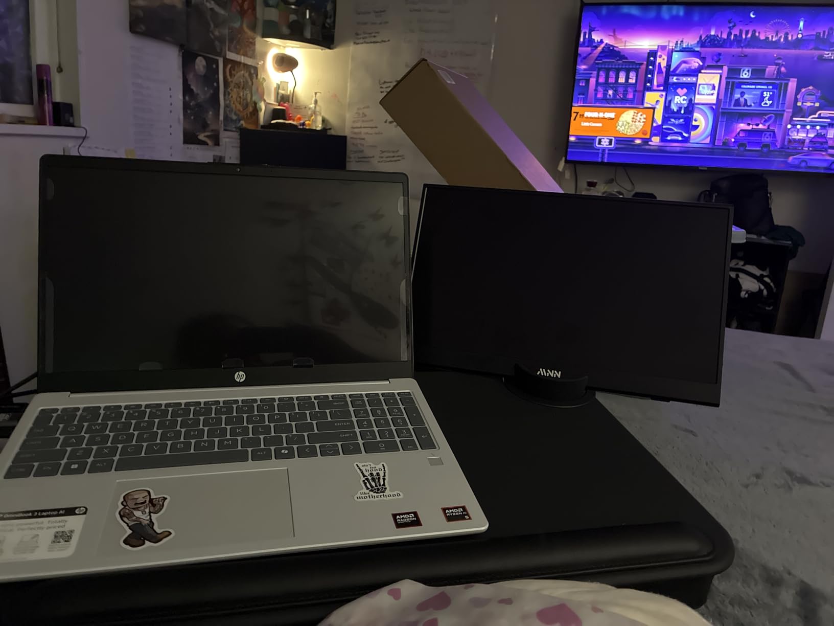 SAIJI Laptop Lap Desk - Fits Up to 17 Inch Laptops, Lightweight Lap Tray Table Stand with Soft Leather Wrist Pad, External Monitor Holder, Lap Desk with Cushion for Home Office Working/Gaming On Couch customer photo 1