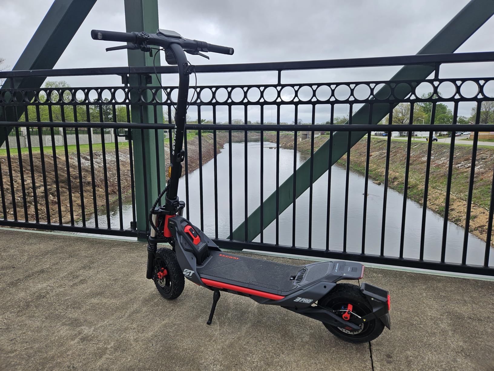 Segway ZT3 Pro Electric Scooter, Up to 24.9 MPH, 43.5-Mile Range, Dual Suspension, Flash Charge, 1600W Peak Motor, Off-Road Scooter for Adults UL Certified (UL2272/2271) customer photo 2