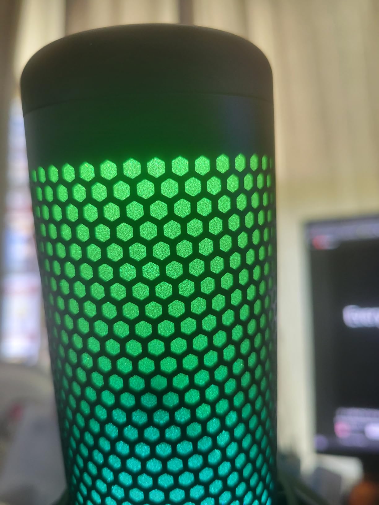 HyperX QuadCast 2 S USB Microphone with RGB Lighting for Streaming and Podcasting customer photo 1