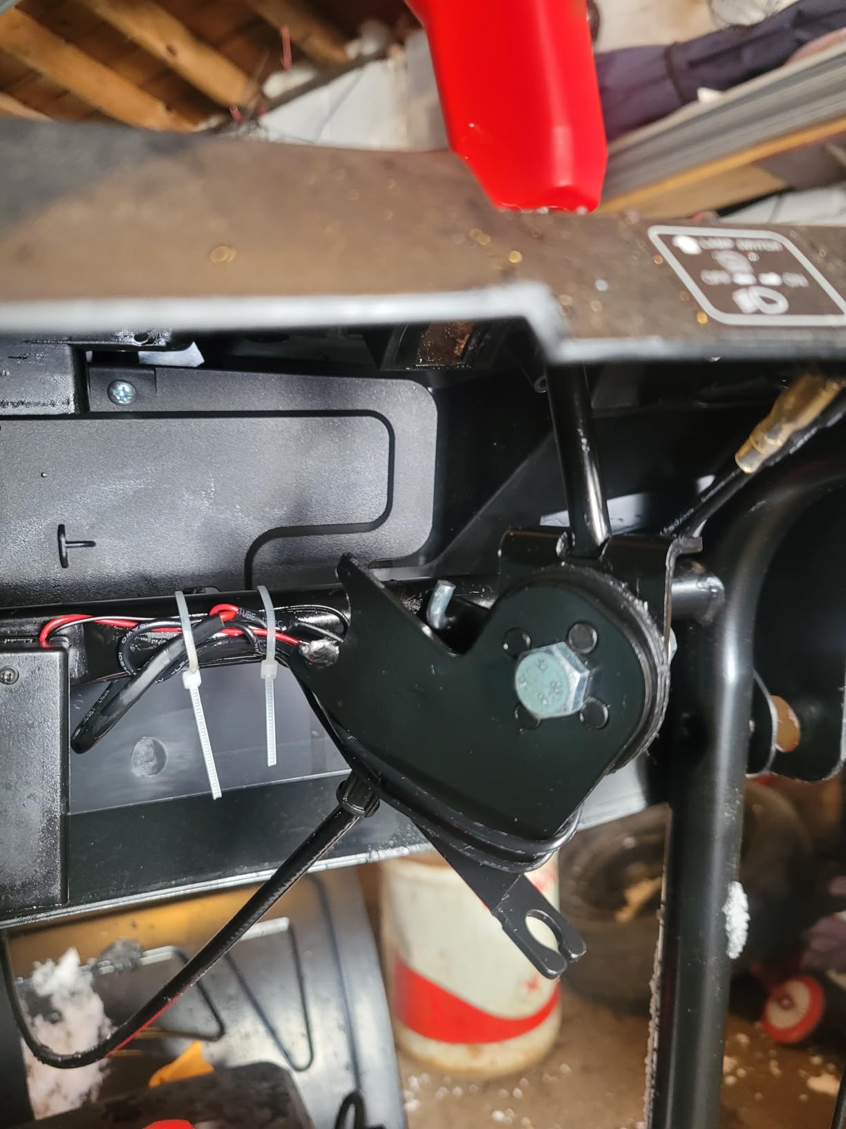AMERISUN 24-Inch Gas Snow Blower with 212cc 4-Cycle OHV Engine, Two-Stage Self-Propelled with Recoil Start, 40Ft Snow Throwing for Decks, Driveways, and Sidewalks customer photo 2