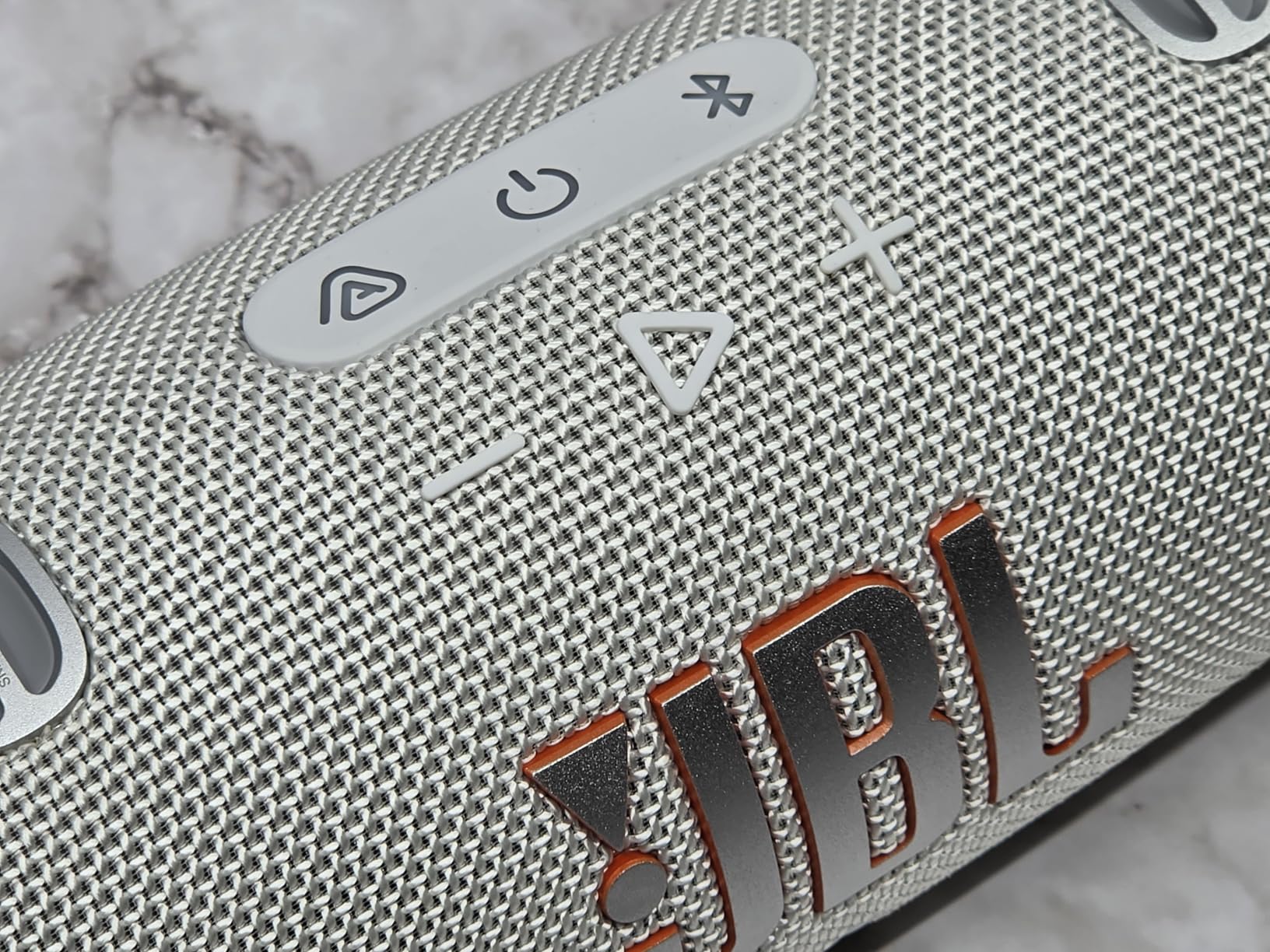 JBL Charge 6 - Portable Waterproof & Drop-Proof Bluetooth Speaker, Bold JBL Pro Sound with AI Sound Boost, 28Hrs of Playtime, Built-in powerbank & Comes with a Sturdy/Removable Carrying Strap (Black) customer photo 2