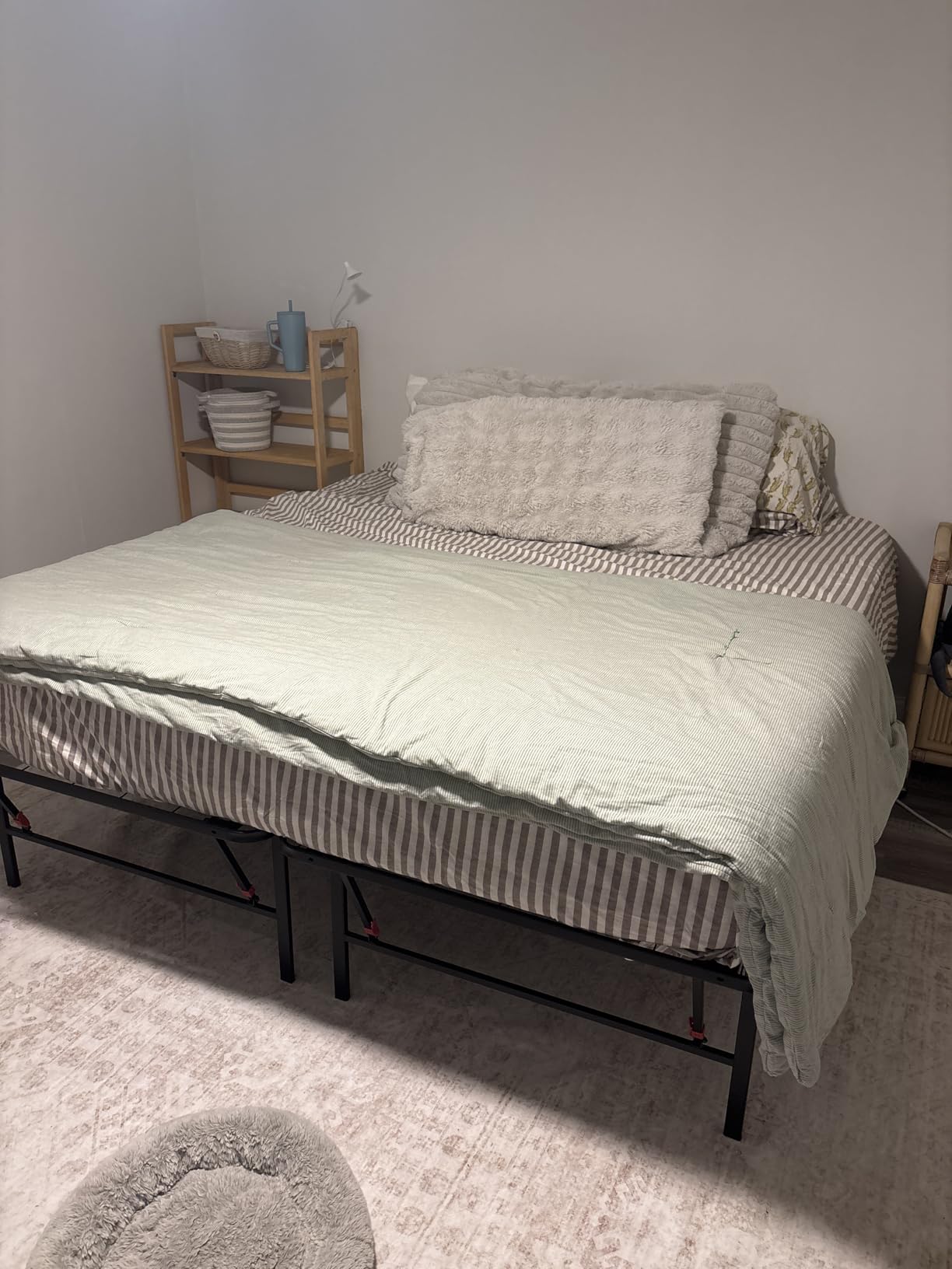 Amazon Basics Metal Bed Frame, Non-Foldable Platform Bed, Easy Assembly, Full, 54W x 75L in, Black customer photo 2