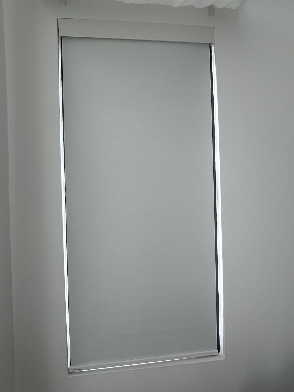 Motorized Blinds No Drill Automatic Blinds for Windows Cordless Roller Shades Electric Blinds with Remote Control Smart Blinds (White, 34.5 x 72) customer photo 1