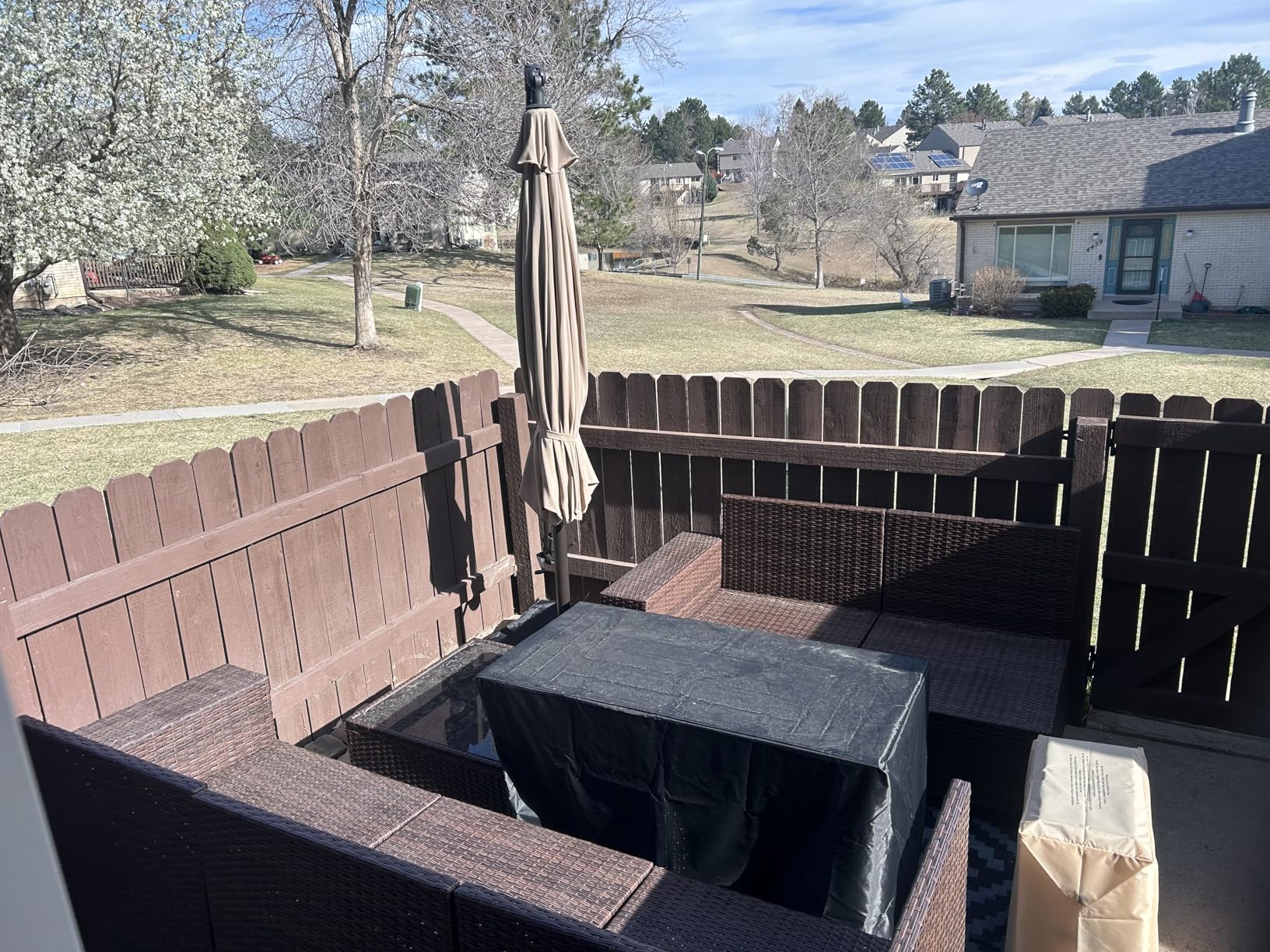 HOMSHADE 10ft Offset Patio Umbrella with Base Included, Cantilever Offset Hanging Patio Outdoor Market Umbrella UPF50+ UV Protection with Easy Tilt and Crank for Pool Deck and Garden(Beige) customer photo 1
