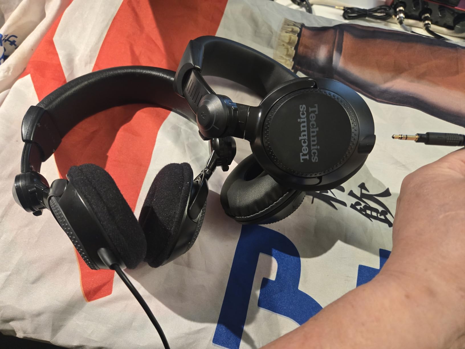 Technics Professional DJ Headphones EAH-DJ1200-K with 40mm CCAW Voice Coil Drivers, 270 Degree Swivel Housing customer photo 2