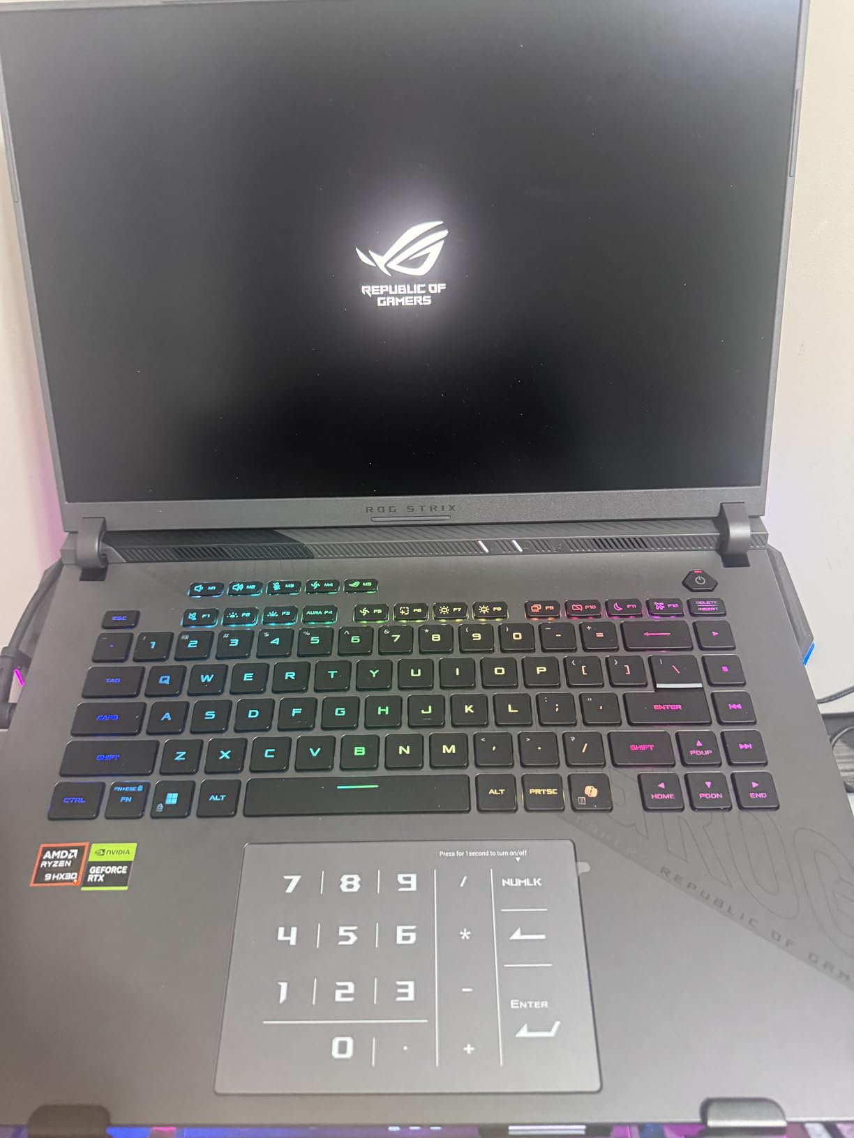 ASUS ROG Strix G16 (2025) Gaming Laptop, 16 ROG Nebula 16:10 2.5K 240Hz/3ms, NVIDIA GeForce RTX 5070 Ti, AMD Ryzen 9 9955HX3D Processor, 32GB DDR5-5600, 1TB PCIe Gen 4 SSD, Wi-Fi 6E, Win 11 Home customer photo 1