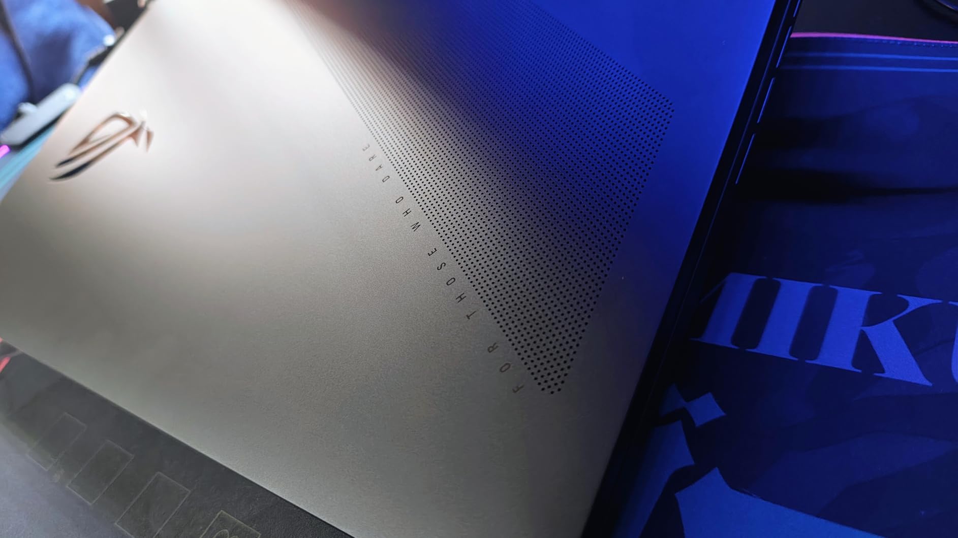 ASUS ROG Strix SCAR 18 (2025) Gaming Laptop, 18 ROG Nebula HDR 16:10 2.5K 240Hz/3ms, NVIDIA GeForce RTX 5080, Intel Core Ultra 9 275HX, 32GB DDR5-5600, 2TB PCIe Gen 4 SSD, Wi-Fi 7, Windows 11 Pro customer photo 2
