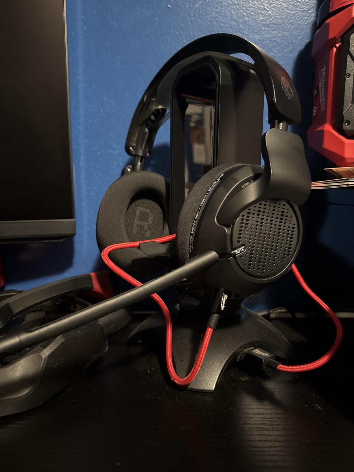 Skullcandy Crusher PLYR 720 Wireless Gaming Headset, Ultimate Immersion and Comfort, THX Spatial Audio, Multi-Sensory Bass and Platform- Digi-Black, Removable Mic, PC, PlayStation, Nintendo customer photo 1
