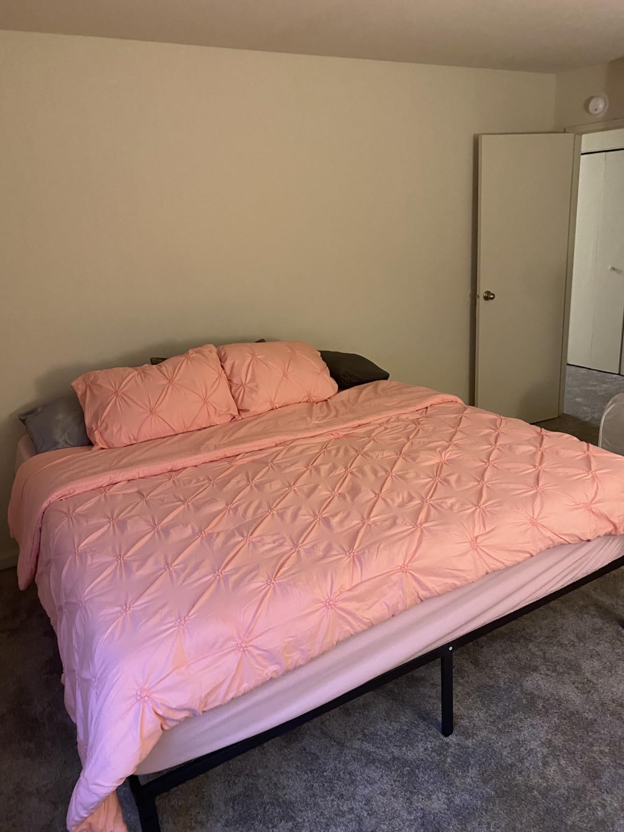 Novilla King Size Mattress, 12 inch King Mattress in a Box, Gel Memory Foam Mattresses for Cooling Night Sleep, Comfort Support and Pressure Relief, CertiPUR-US Certified customer photo 1