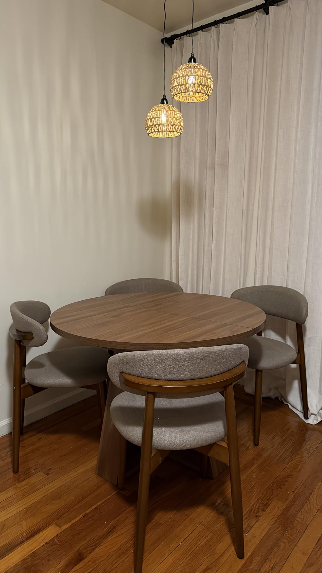 43.3in-59in Extendable Round Dining Table for 4-8, Modern Kitchen Oval Dining Table with Removable Leaves Space Saving, Wood Base with Storage Shelf customer photo 2