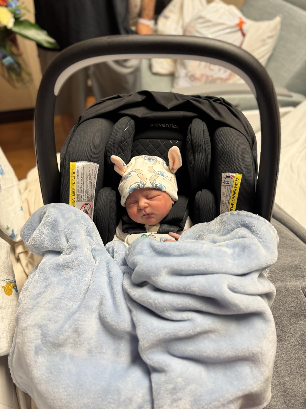 Evenflo LiteMax NXT Rear-Facing Lightweight Preemie and Infant Car Seat 3-30lbs with SensorySoothe, Easy Install with Base customer photo 1
