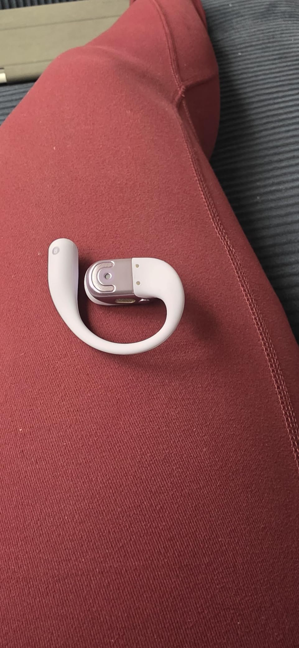 SHOKZ NEW OpenFit 2+ Open-Ear Headphones, Dolby Audio Enabled, Comfortable Earbuds with Soft Ear Hooks, 48H Playtime, IP55 Water-Resistant, USB-C Fast Charging, Wireless Charging, Carrying Bag, Black customer photo 2