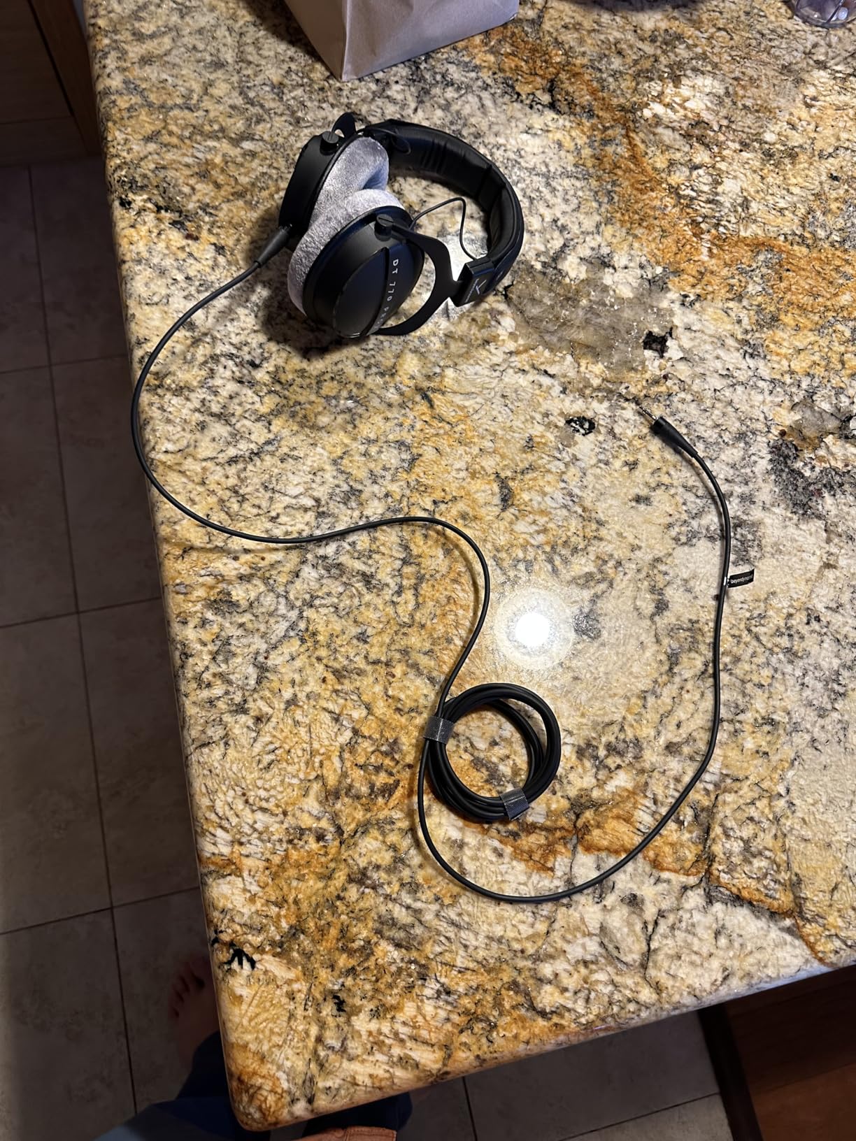 beyerdynamic DT 770 Pro X Wired Over-Ear Headphones, 48 Ohm, Closed-Back Professional Recording Studio Monitor. Recording, Monitoring, Sound Isolation, Handmade in Germany. Black customer photo 2