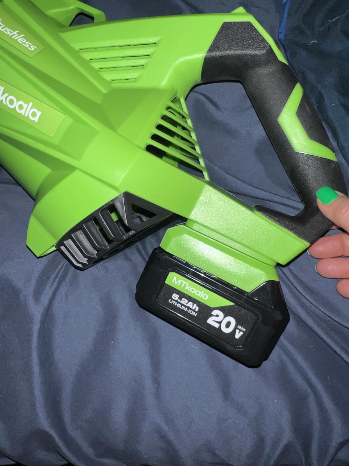 MTkoala Leaf Blower Cordless, New Upgraded 1200W Brushless Motor Leaf Blower, 700CFM 200MPH with 3 Speed Modes, 160Mins Max Runtime, Handheld Electric Blower for Lawn Care, Yard, Dust & Snow (Green) customer photo 2