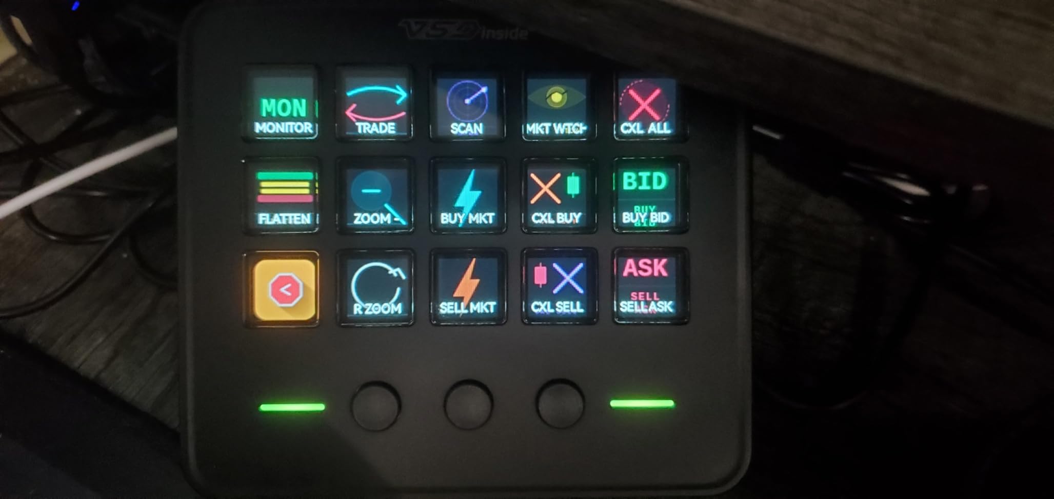 VSDINSIDE Macro Keypad, Stream Controller Deck Gaming Streaming Shortcut Keyboard, 18 Programmable Keys Customizable Visual AI Pad USB Soundboard for OBS, YouTube, Desk Office Setup, Laptop, PC, Mac customer photo 1