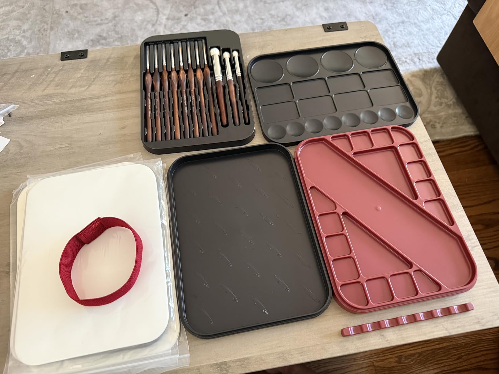 Golden Maple 2 in 1 Dry and Wet Palette with Lid, Including 11 Miniature Paint Brushes, 100PCS Palette Paper, 4PCS Sponges, Paint Brushes Holders customer photo 1