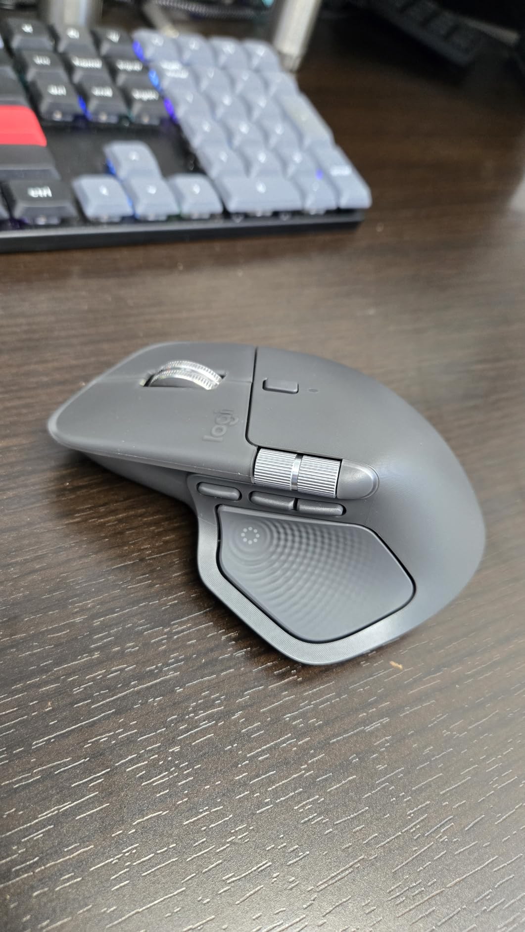 Logitech MX Master 4, Ergonomic Wireless Mouse with Advanced Performance Haptic Feedback, Ultra-Fast Scrolling, USB-C Charging, Bluetooth, Windows, MacOS - Graphite customer photo 2