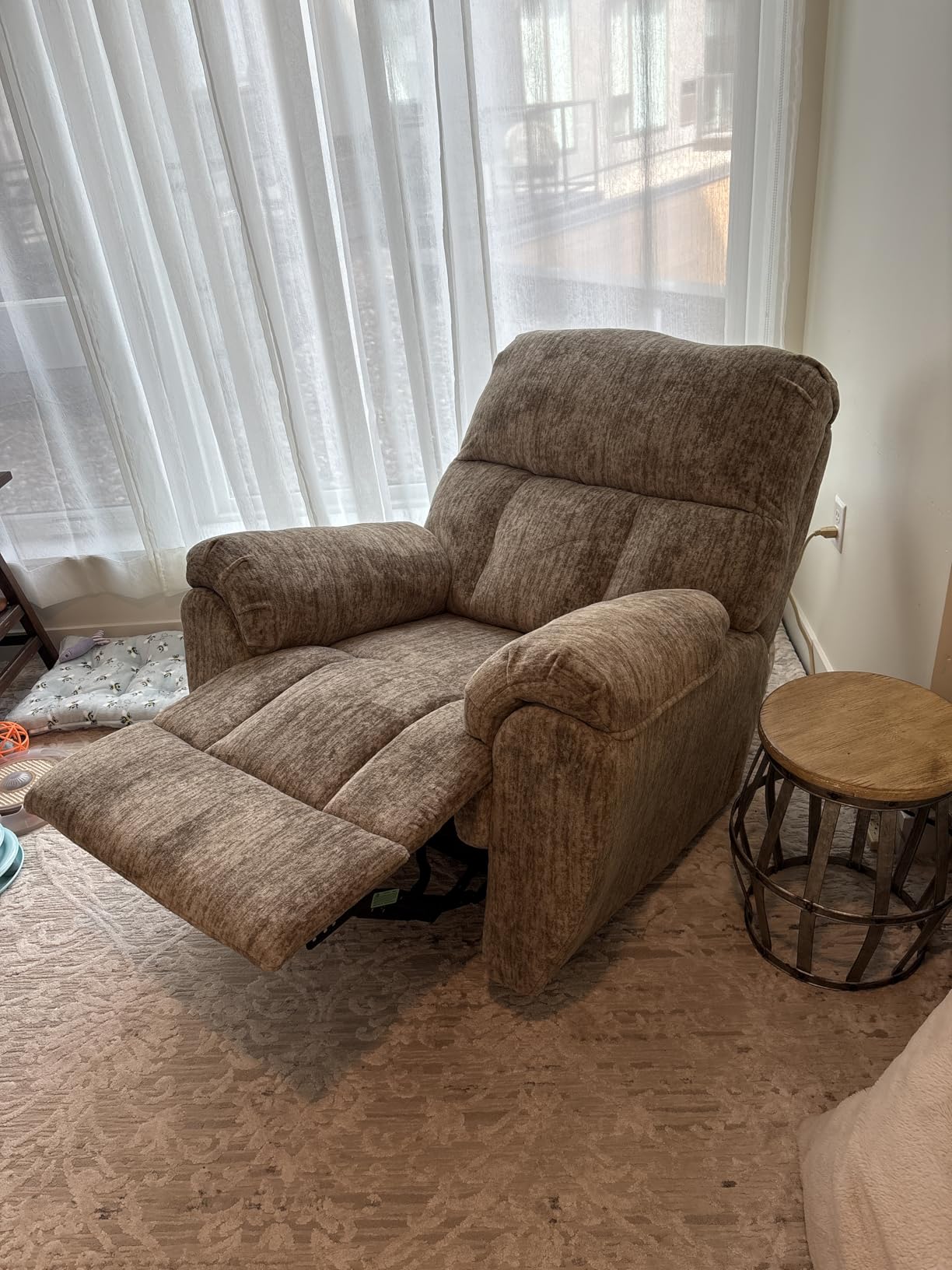 Signature Design by Ashley Rampant Casual Manual Rocker Recliner with Pillow-Top Arms, Dark Brown customer photo 1